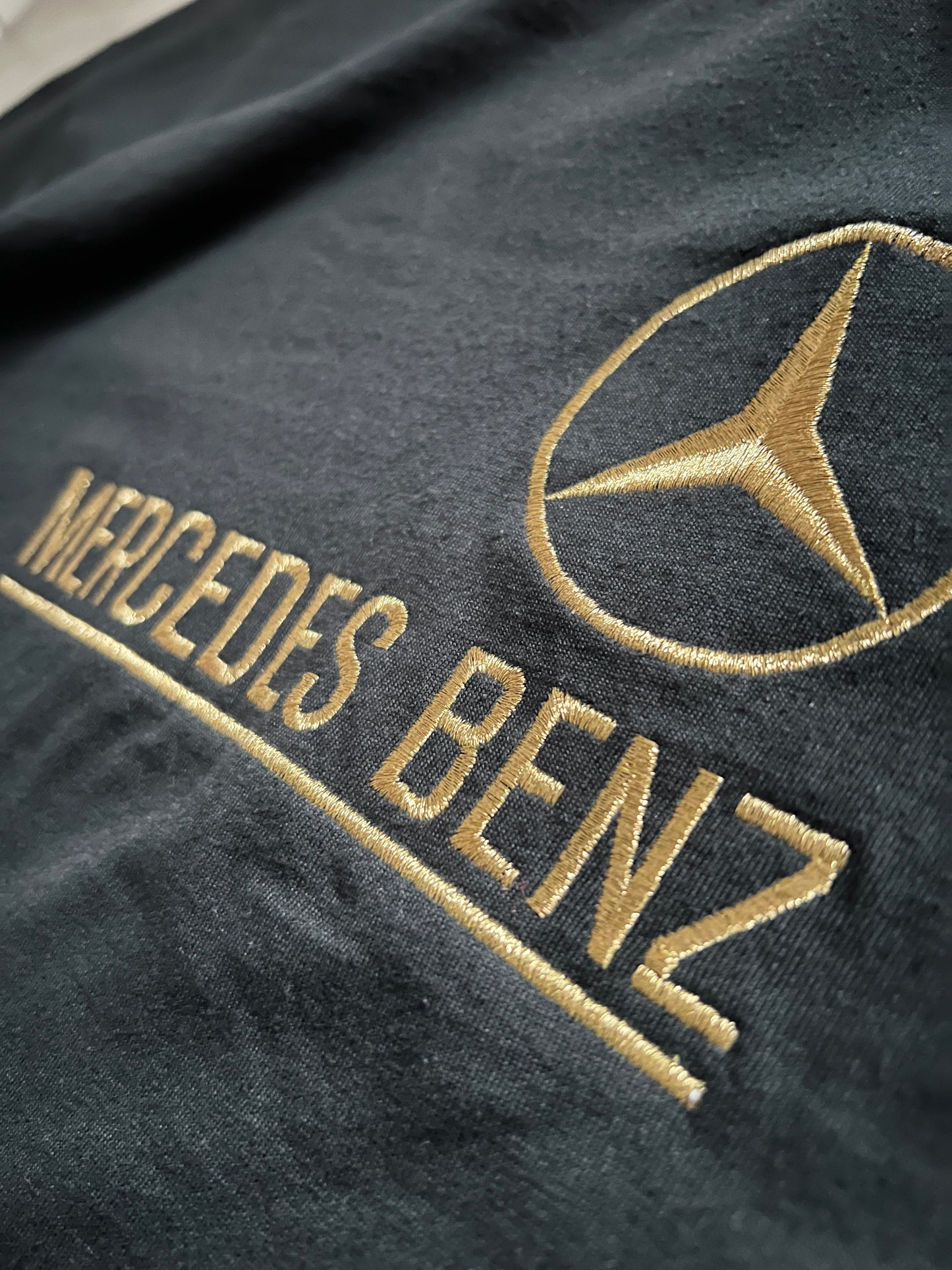 BLACK/GOLD MERCEDES BENZ TEE - 1990S - L
