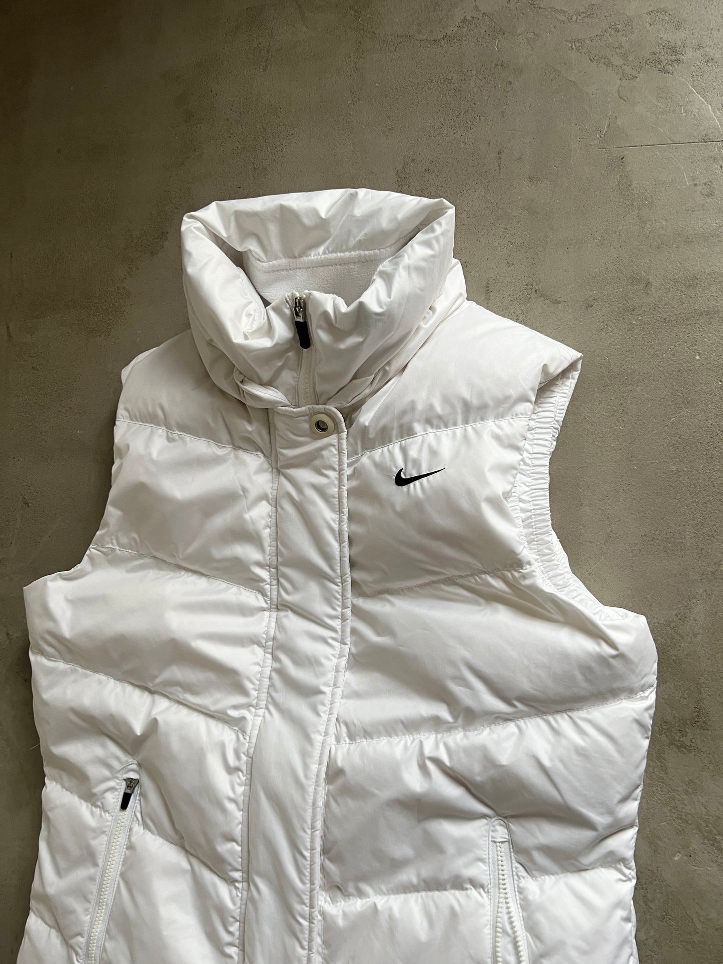 WHITE NIKE PUFFER VEST - 2000S - WOMENS M