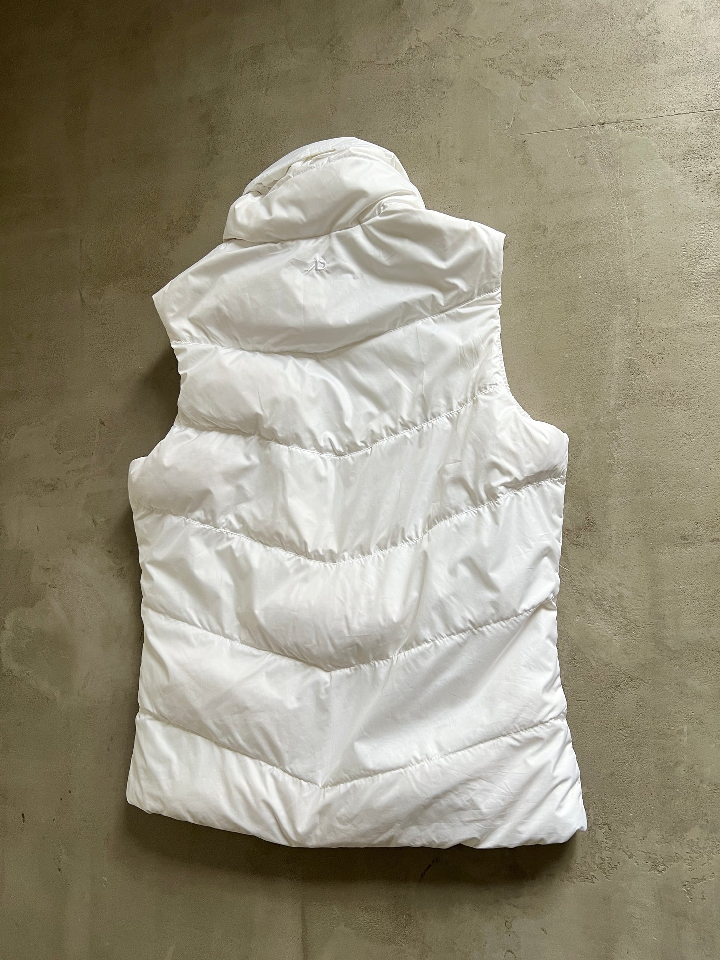 WHITE NIKE PUFFER VEST - 2000S - WOMENS M