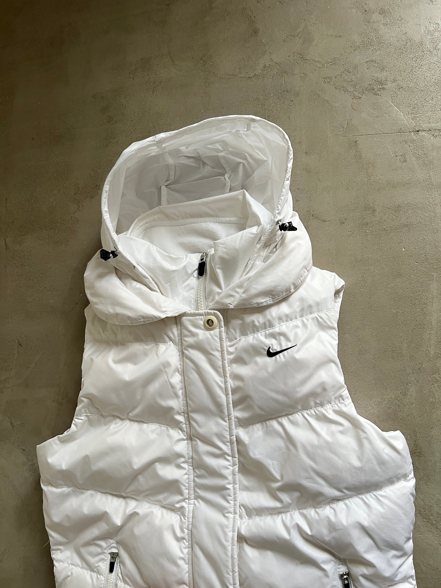 WHITE NIKE PUFFER VEST - 2000S - WOMENS M