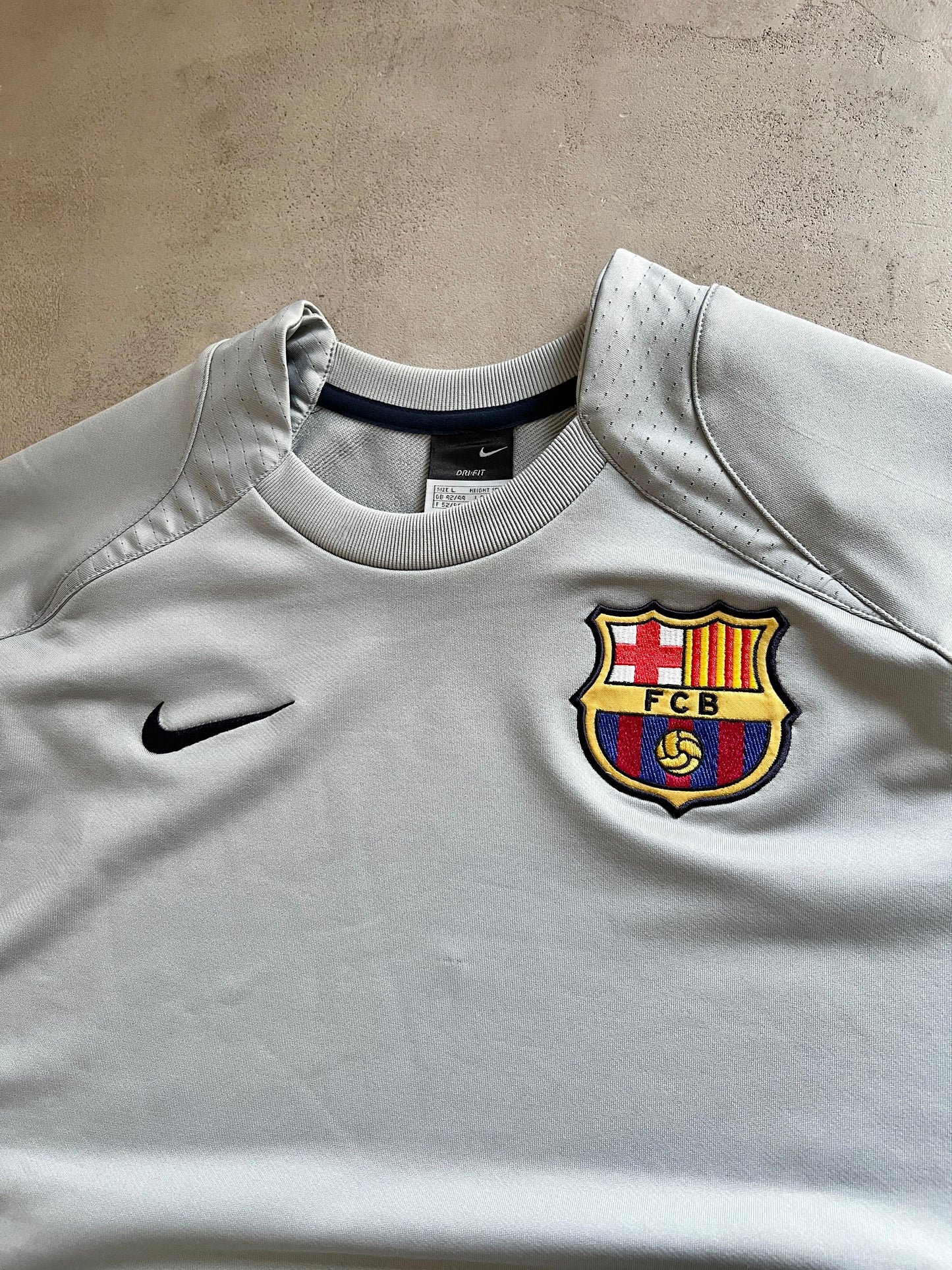 GREY FC BARCELONA NIKE SWEATER - 2000S - XL/L