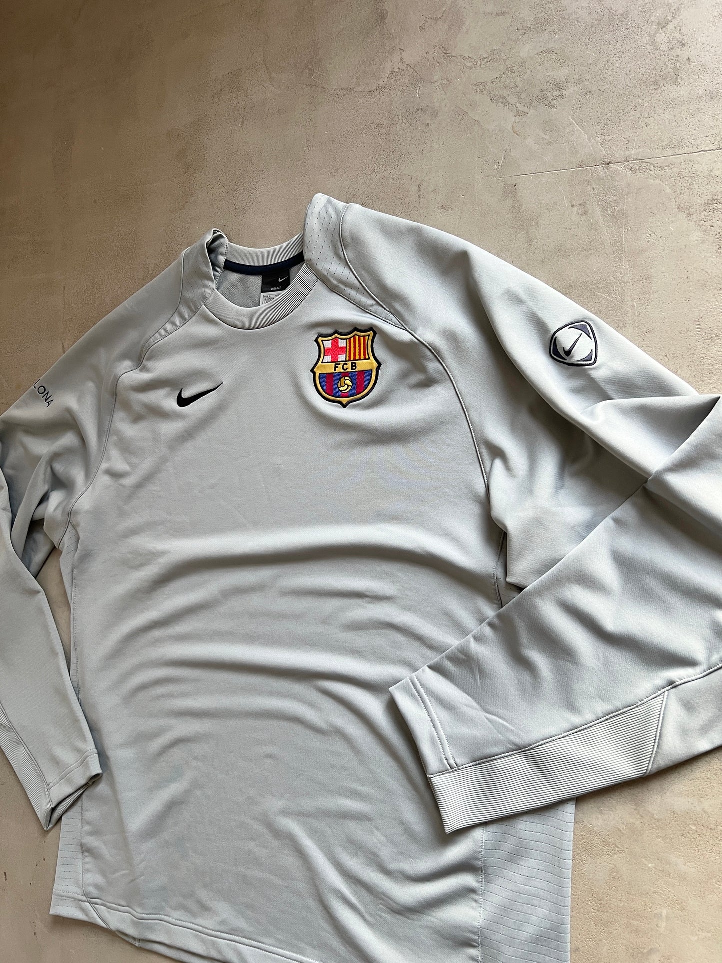 GREY FC BARCELONA NIKE SWEATER - 2000S - XL/L