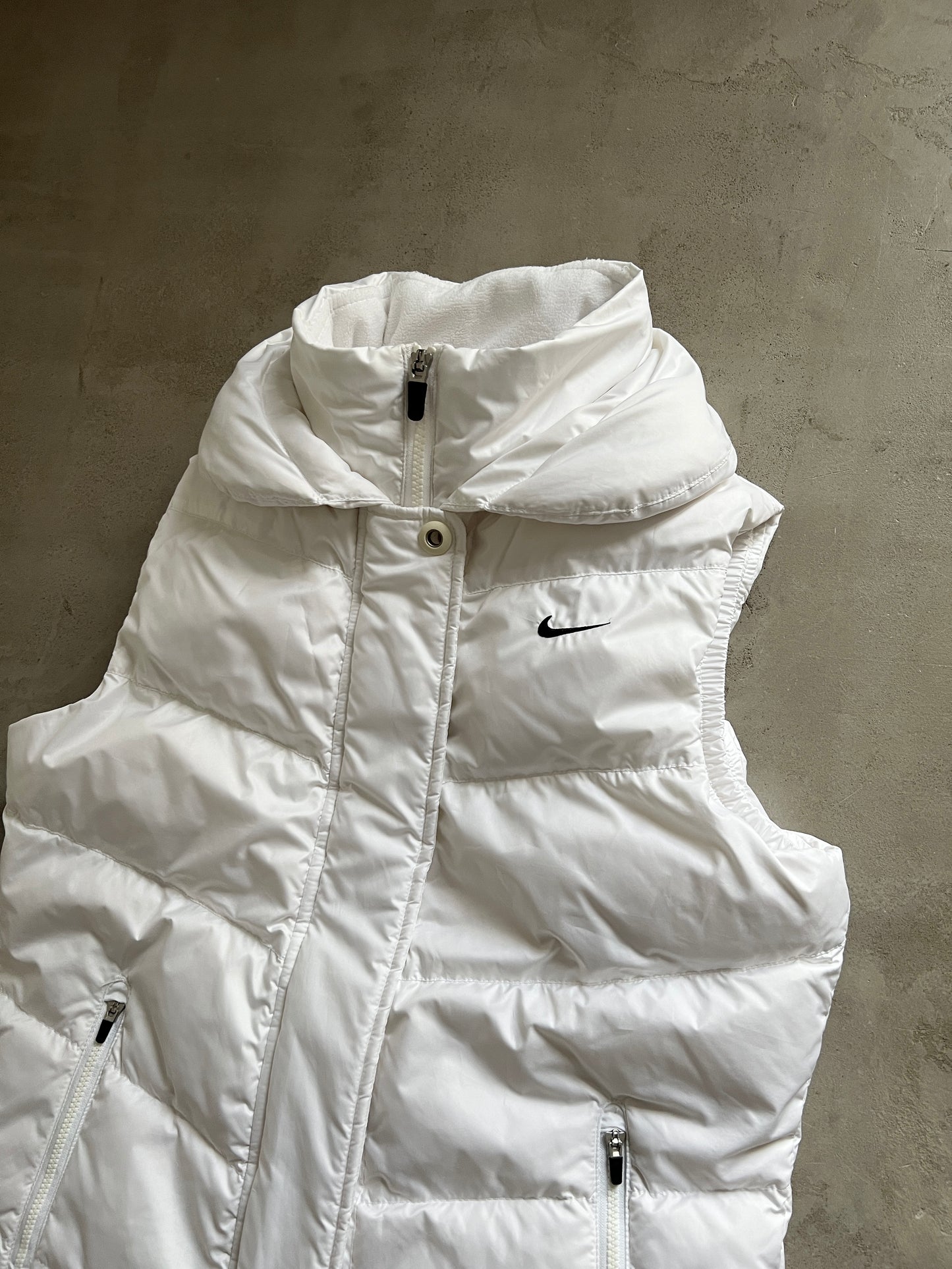 WHITE NIKE PUFFER VEST - 2000S - WOMENS M