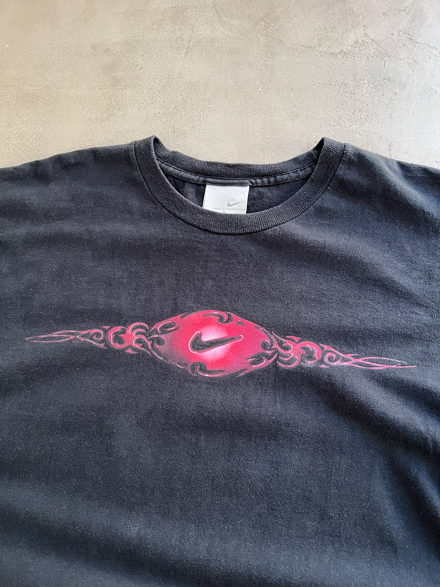 FADED BLACK/RED NIKE TEE - 2000S - L