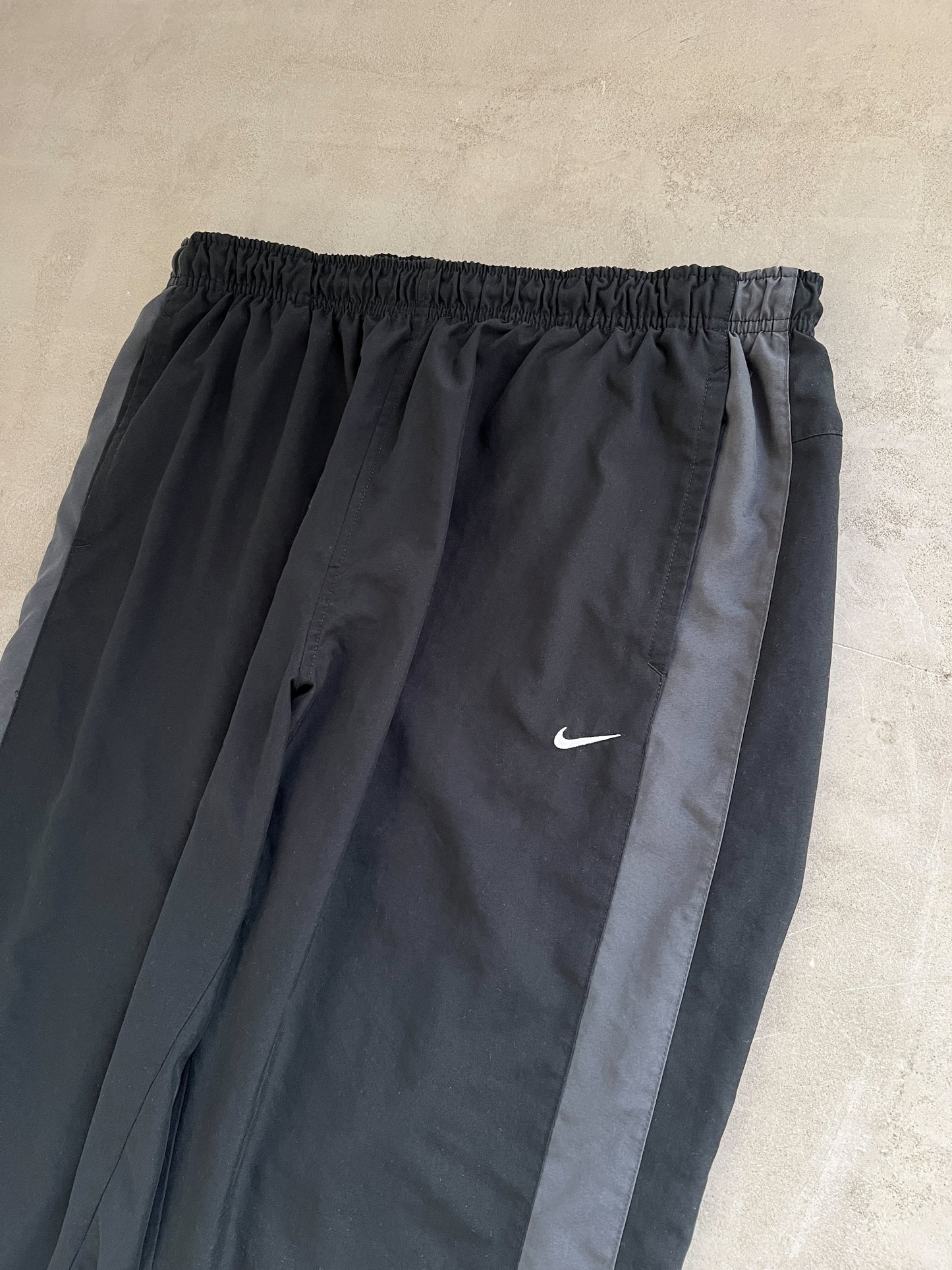 BLACK/GREY NIKE TRACK PANTS - 2000S - XL/L
