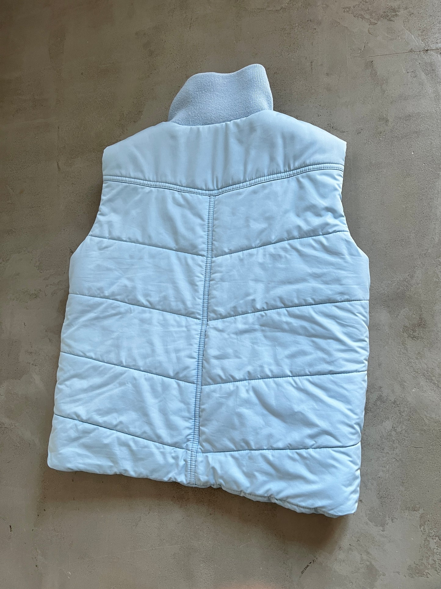 BABY BLUE NIKE PUFFER VEST - 2000S - WOMENS S