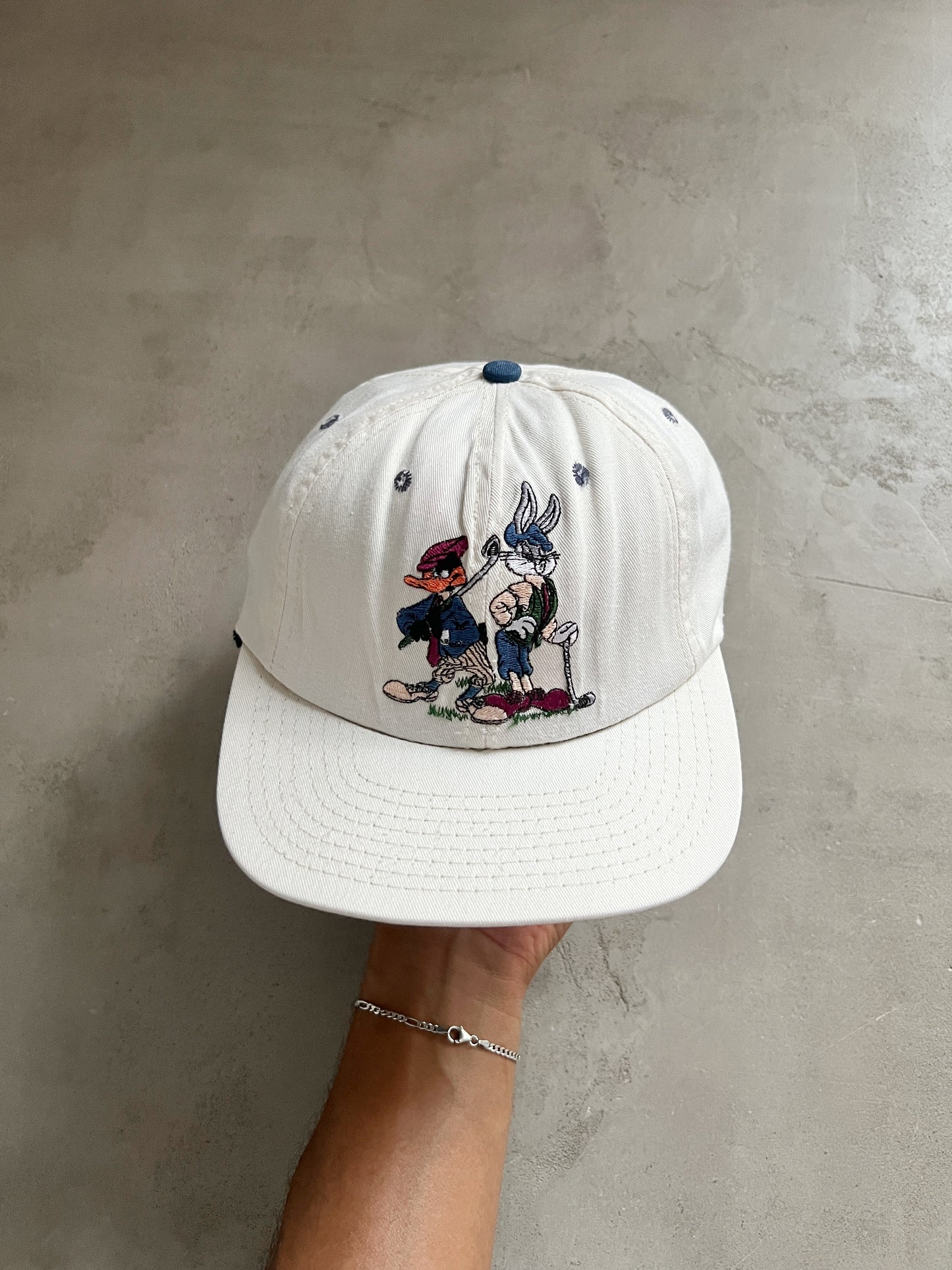 CREME WARNER BROS BUGGS BUNNY CAP - 1990S