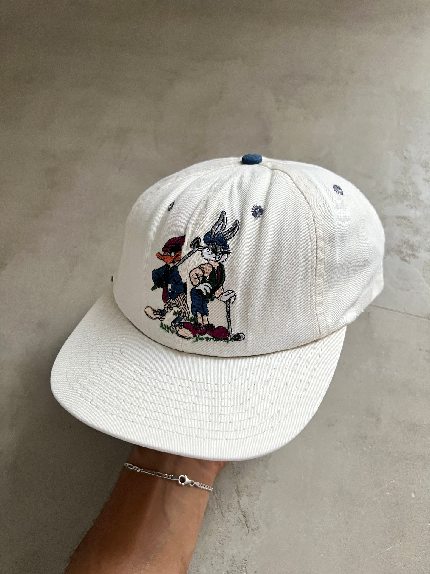CREME WARNER BROS BUGGS BUNNY CAP - 1990S