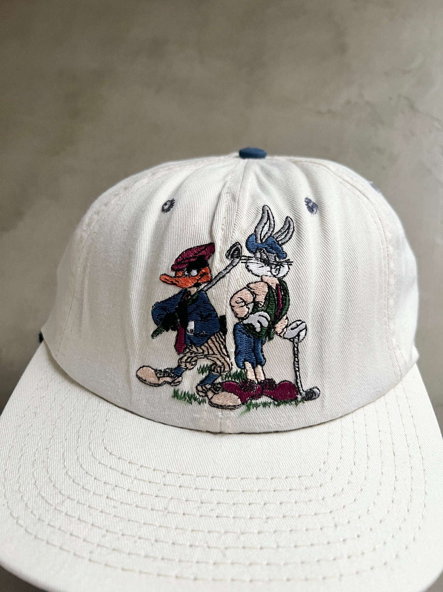 CREME WARNER BROS BUGGS BUNNY CAP - 1990S