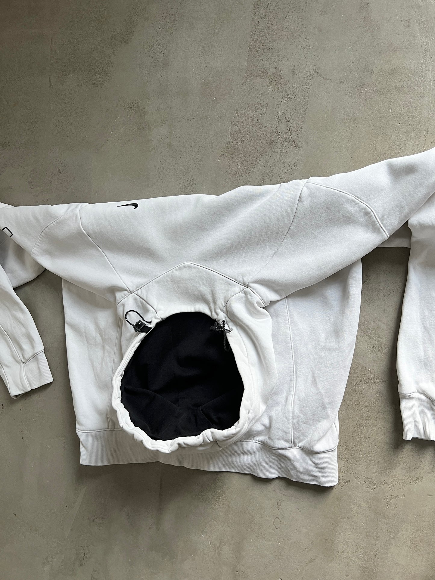 WHITE NIKE HOODIE - 2000S - M