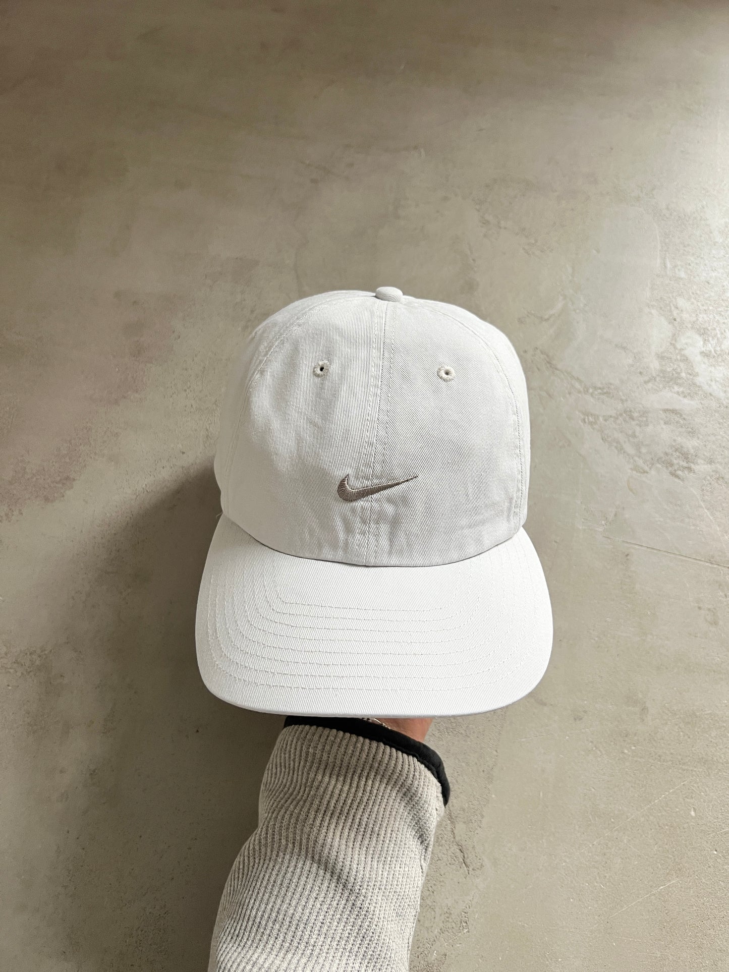CREME NIKE CAP - 2000S