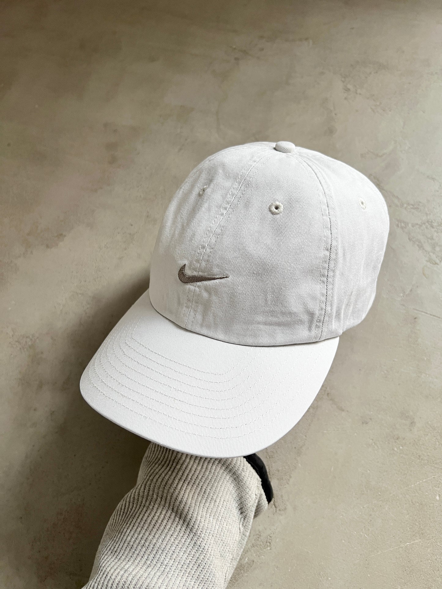 CREME NIKE CAP - 2000S