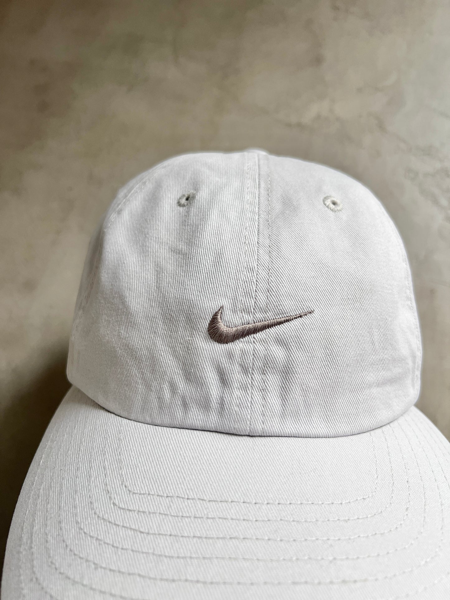 CREME NIKE CAP - 2000S