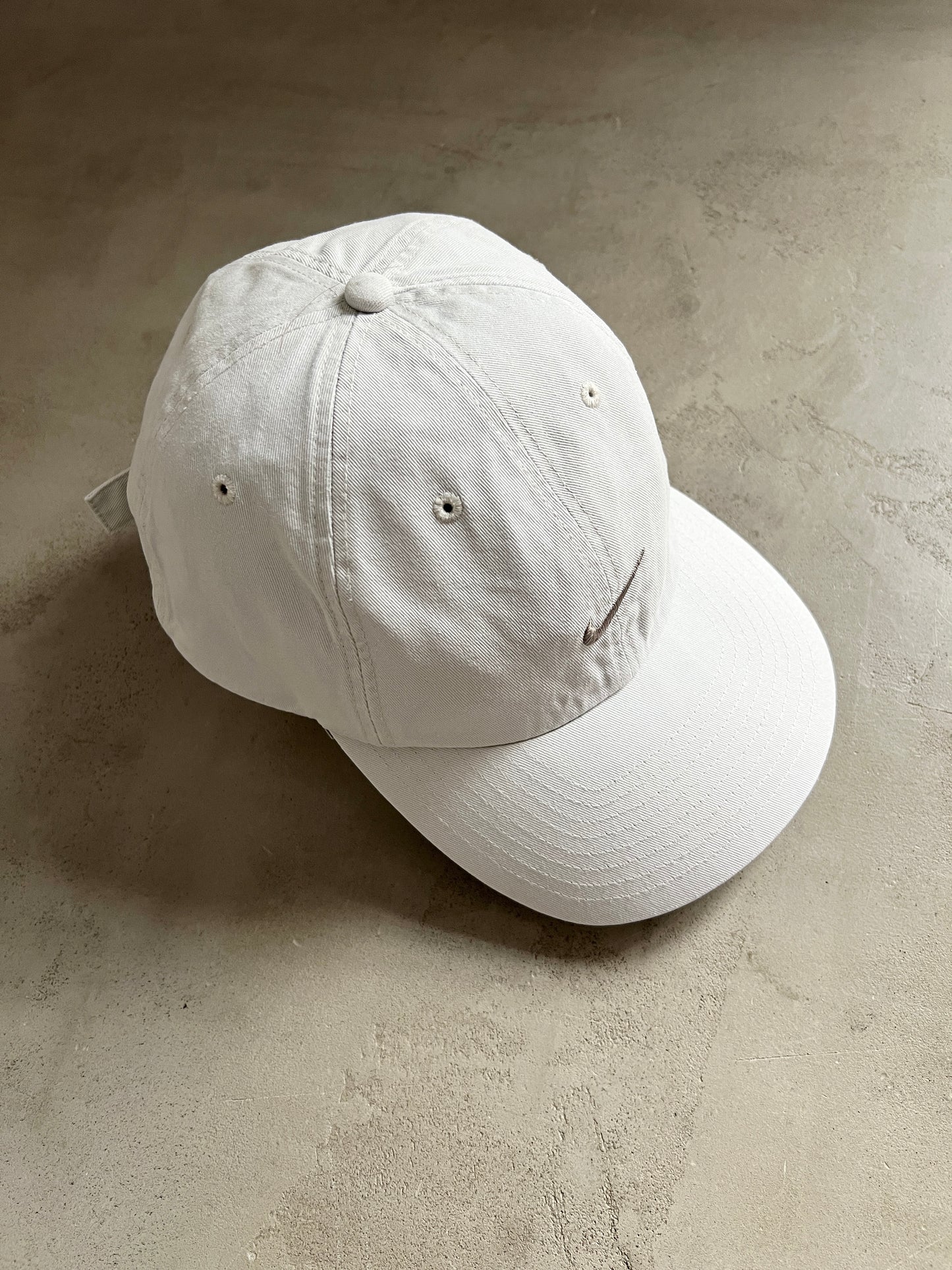 CREME NIKE CAP - 2000S