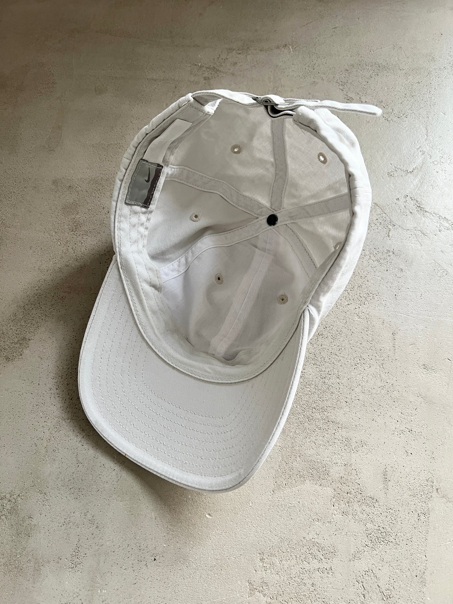 CREME NIKE CAP - 2000S