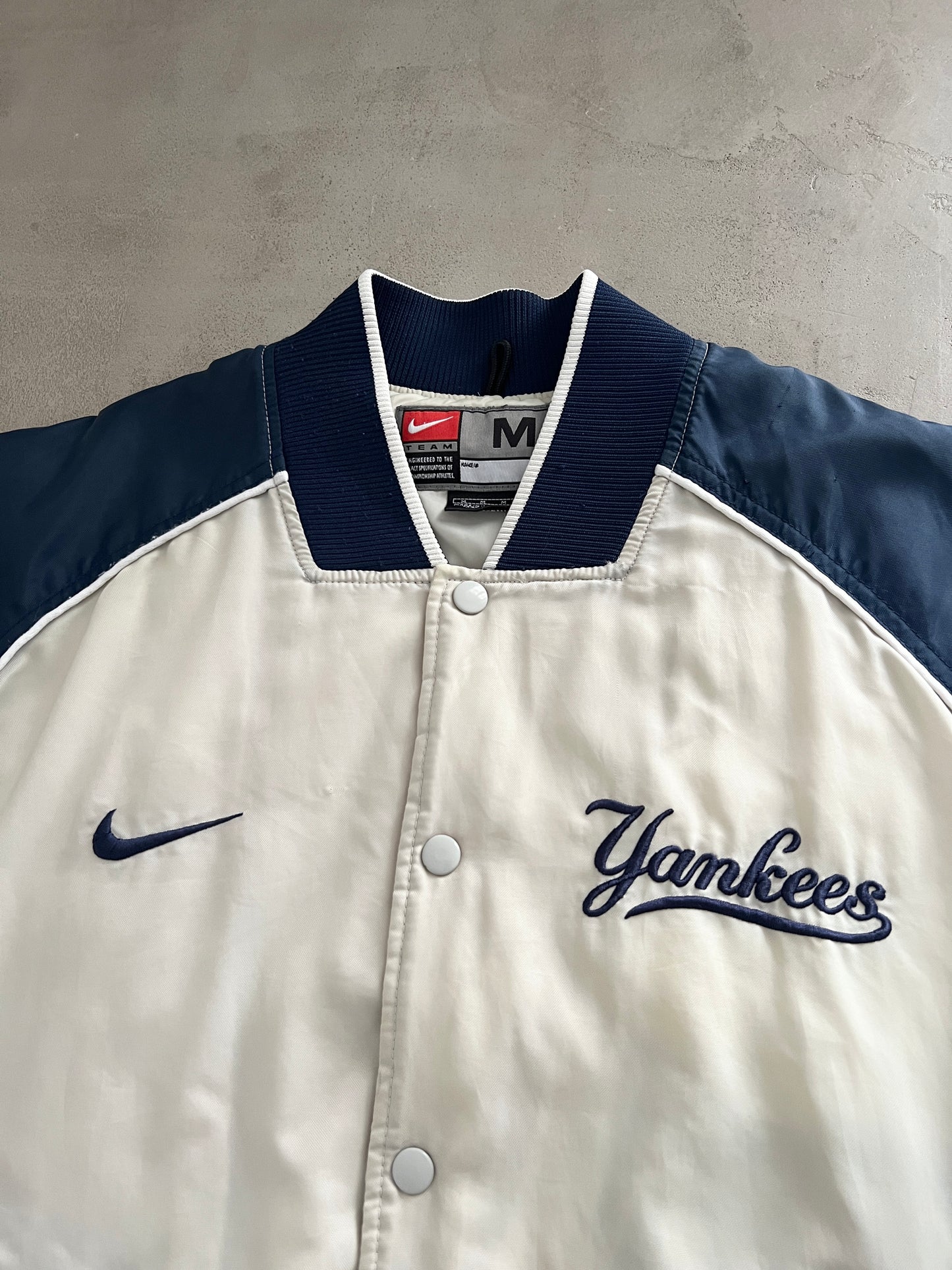 CREME/NAVY YANKEES NIKE COLLEGE JACKET - 1990S - L