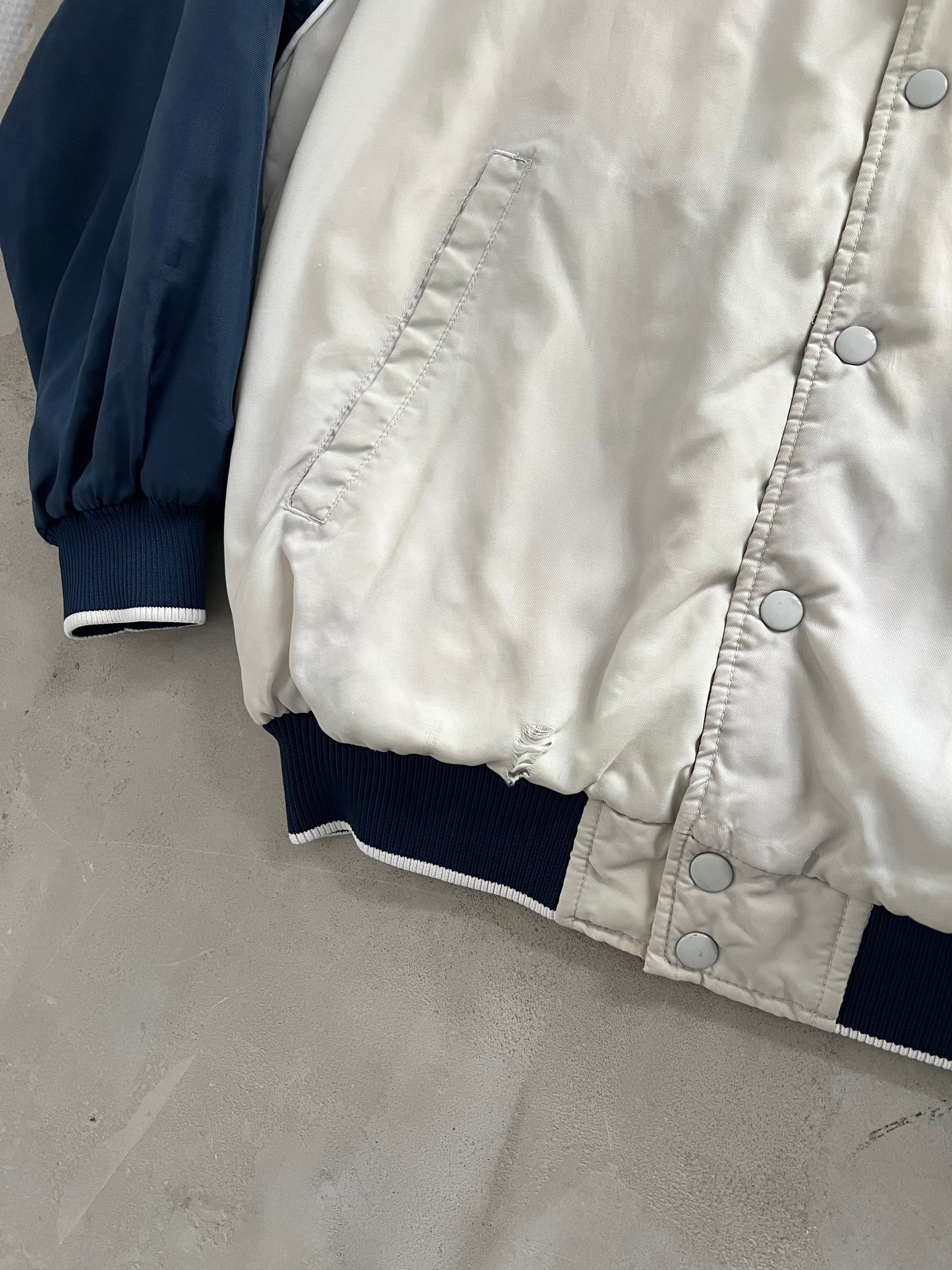 CREME/NAVY YANKEES NIKE COLLEGE JACKET - 1990S - L