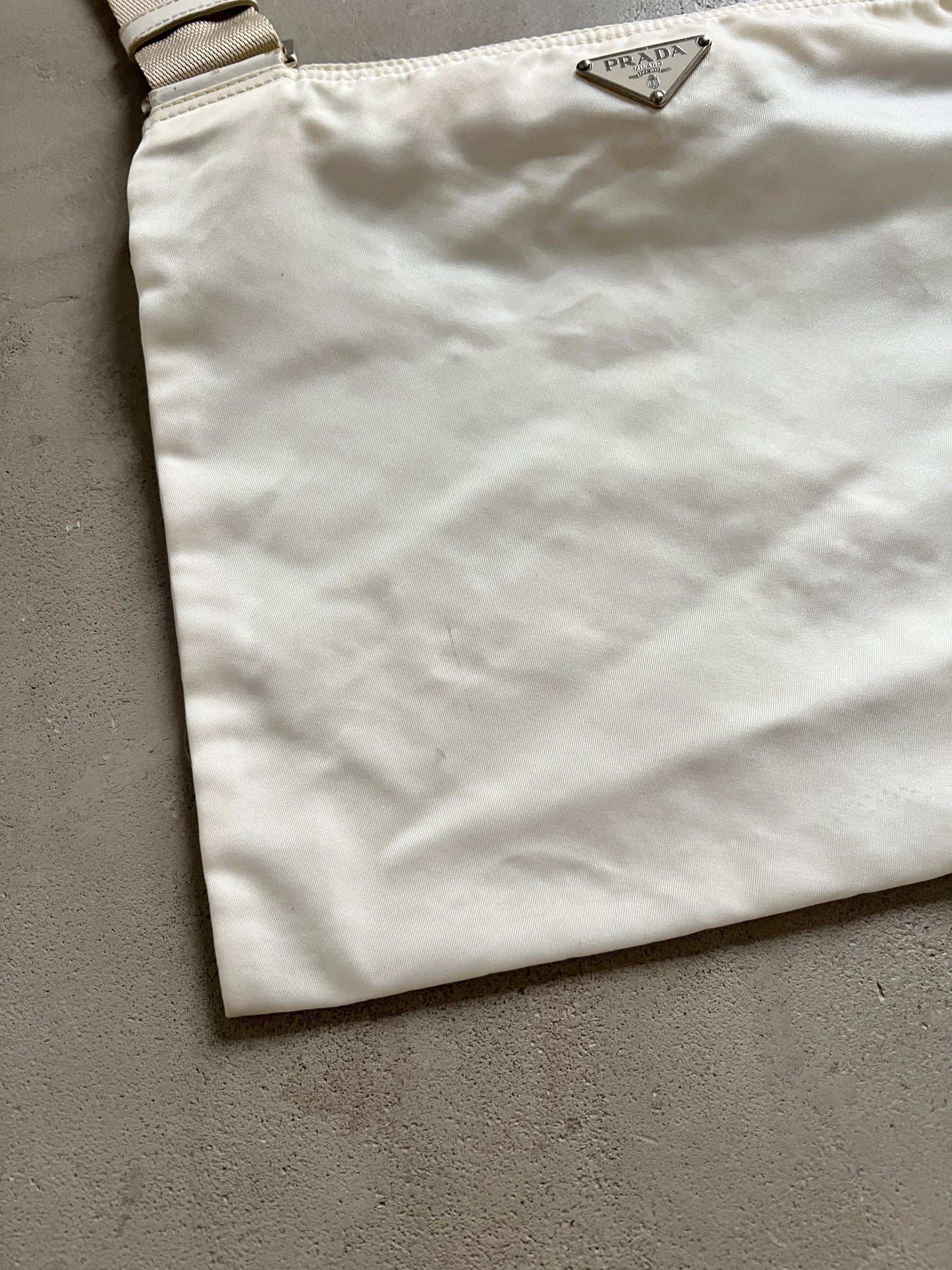 CREME PRADA BAG - 2000S