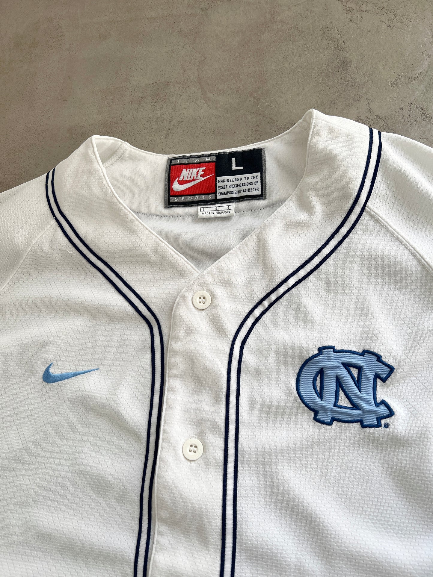 WHITE/BABY BLUE UNC NIKE JERSEY - 1990S - XL