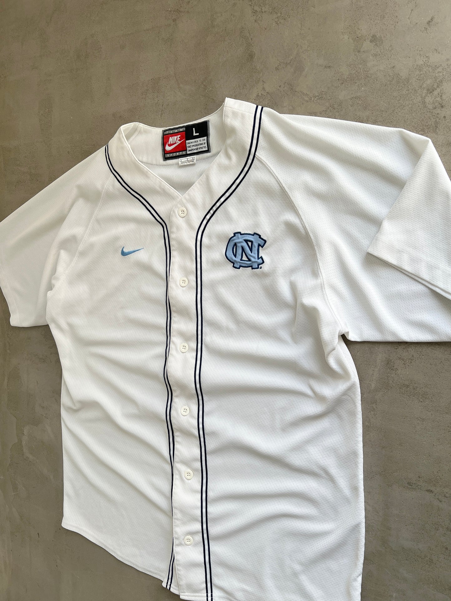 WHITE/BABY BLUE UNC NIKE JERSEY - 1990S - XL