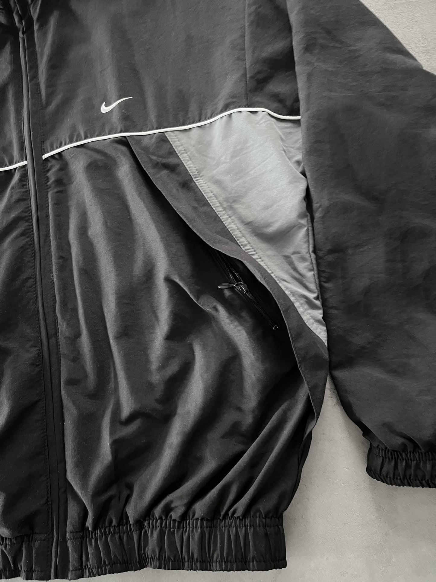 BLACK/GREY NIKE TRACK JACKET - 2000S - M