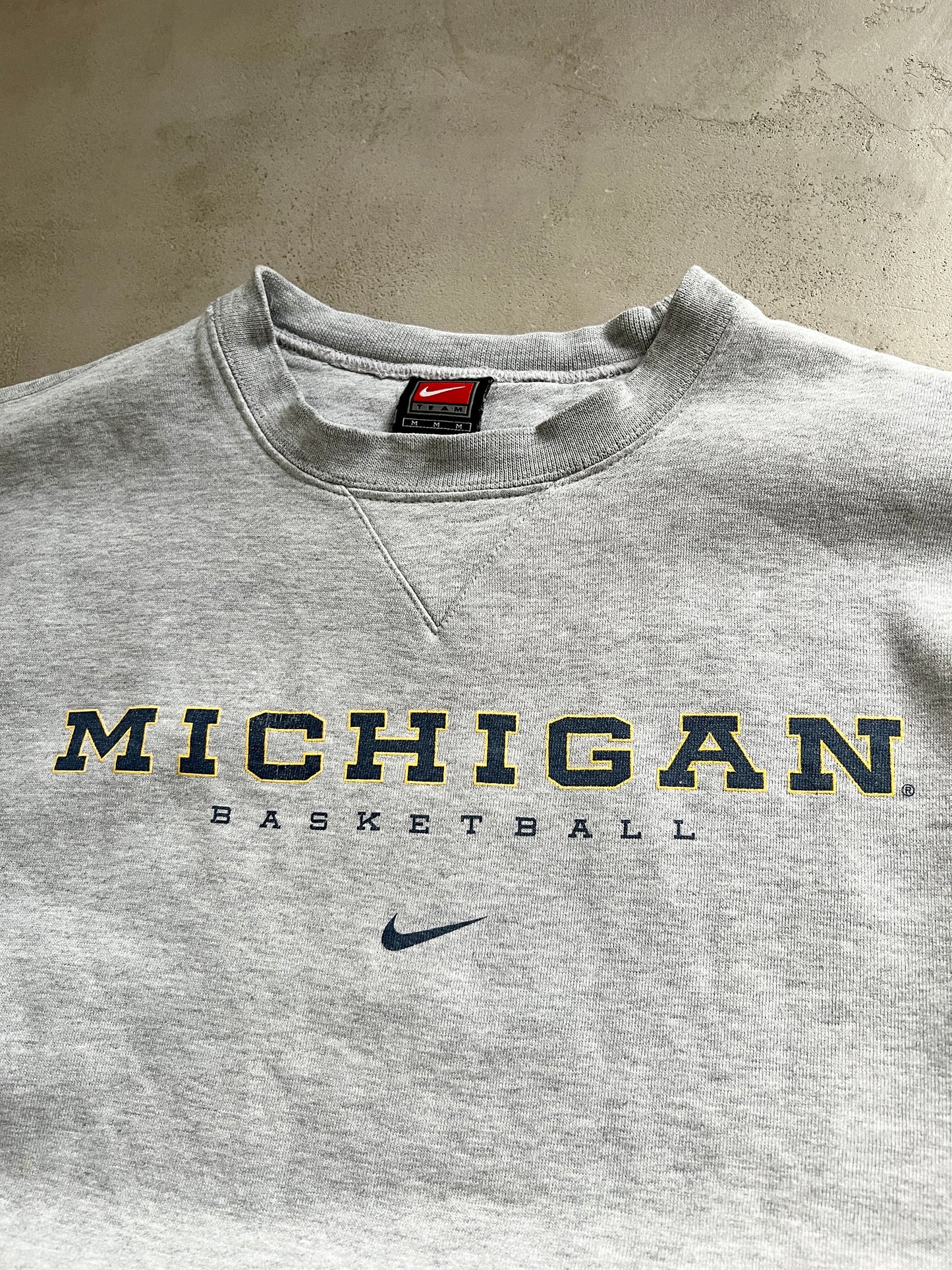 GREY MICHIGAN BASKETBALL NIKE SWEATER - 2000S - M