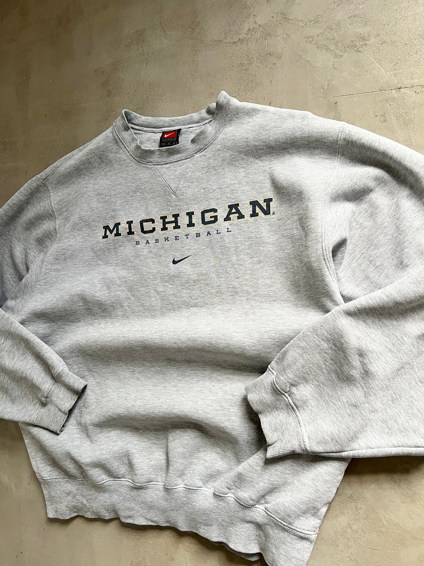 GREY MICHIGAN BASKETBALL NIKE SWEATER - 2000S - M
