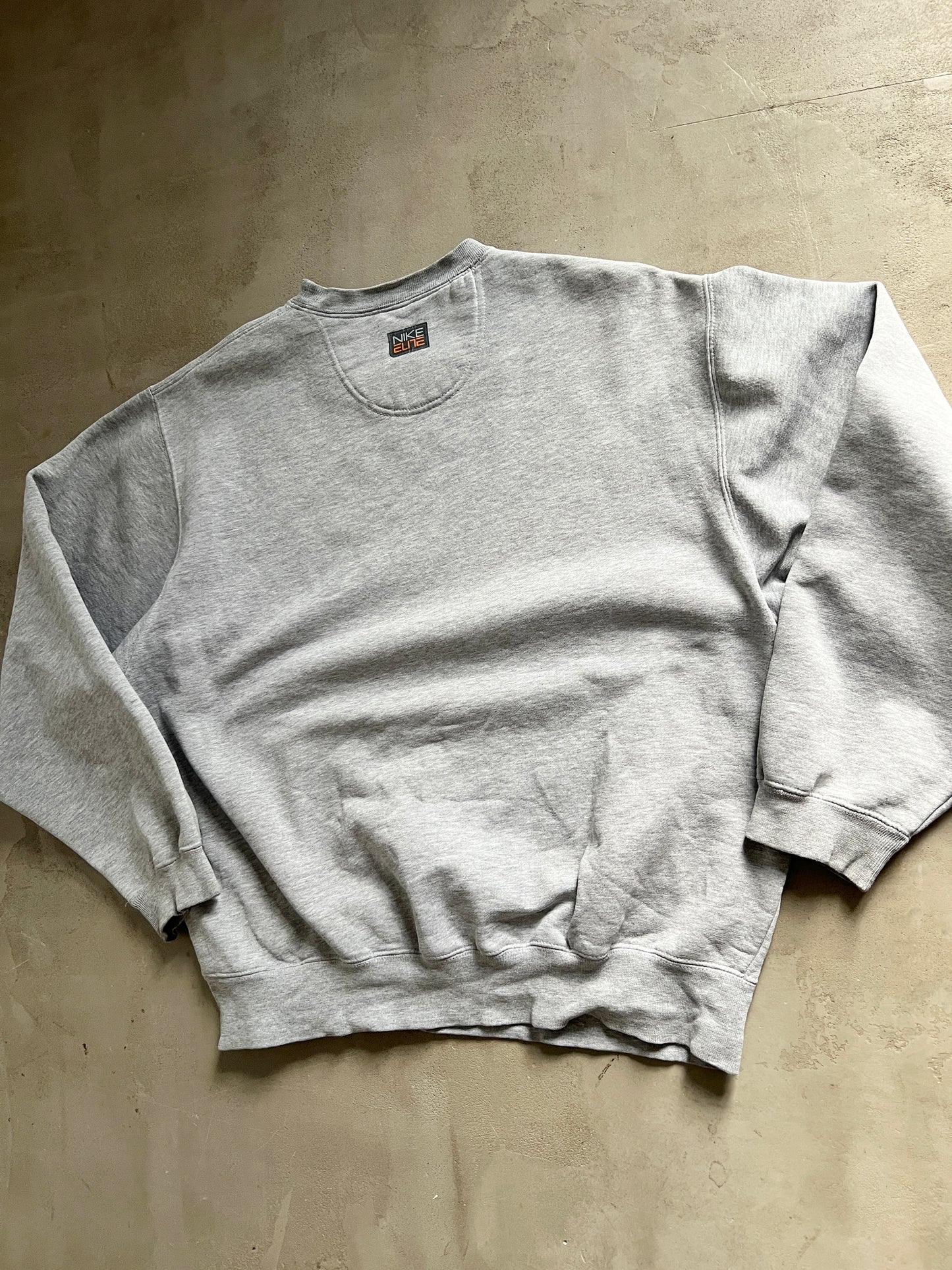 GREY MICHIGAN BASKETBALL NIKE SWEATER - 2000S - M