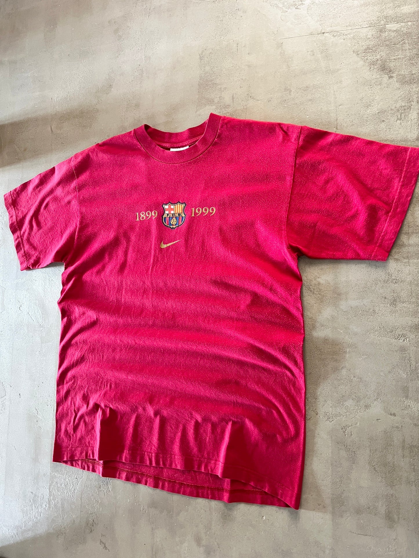 RED FC BARCELONA NIKE TEE - 1990S - M