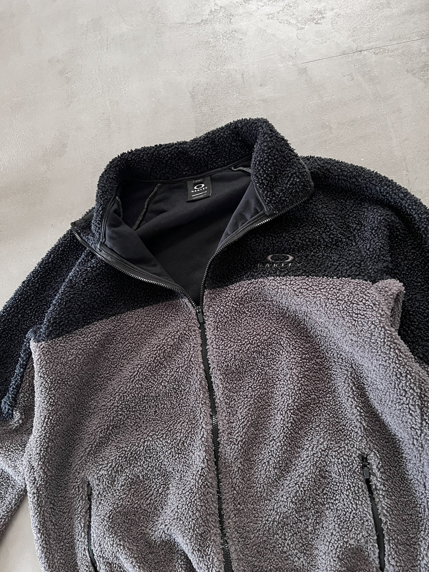 GREY/BLACK OAKLEY FLEECE JACKET - 2000S - M