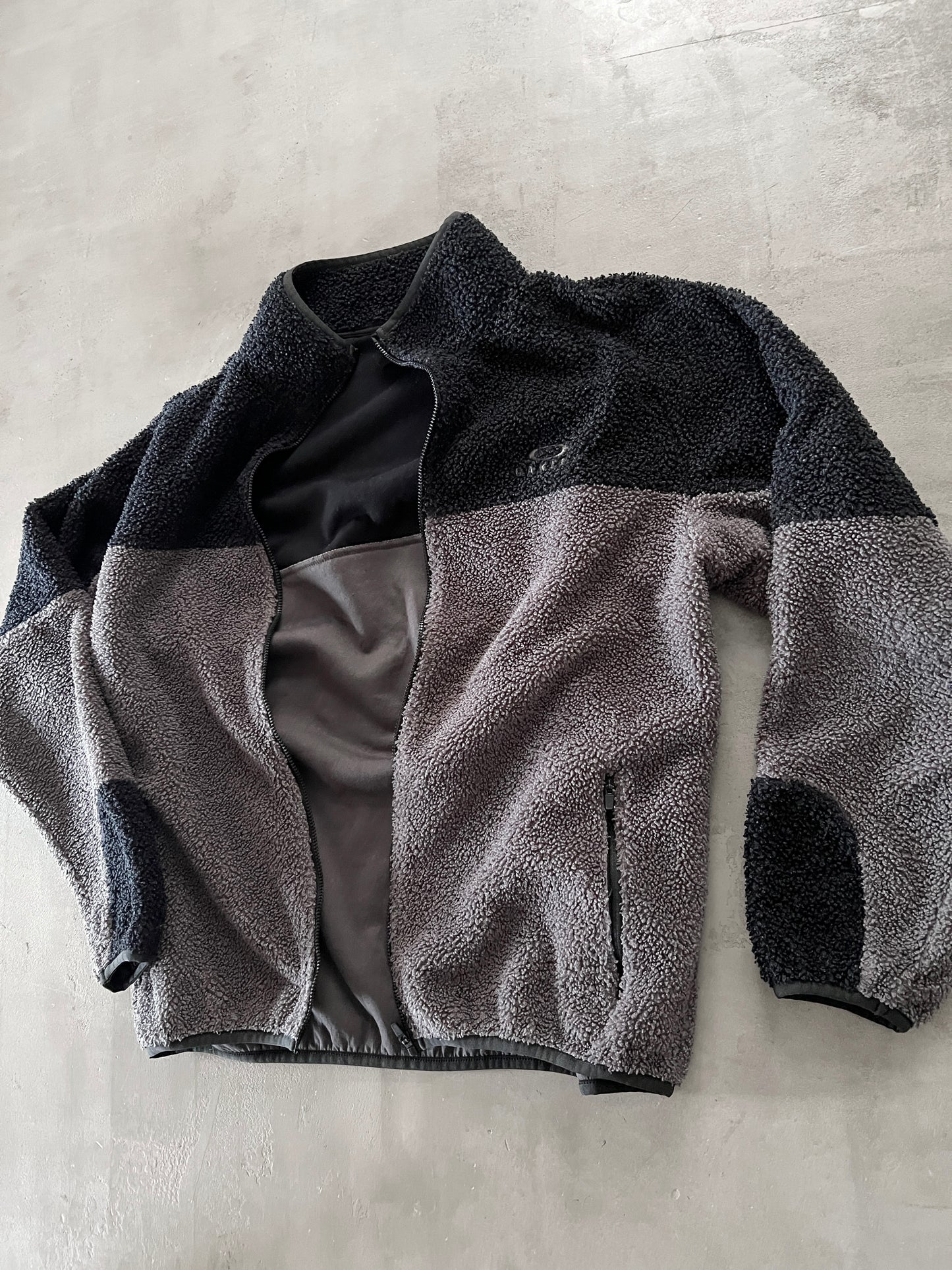 GREY/BLACK OAKLEY FLEECE JACKET - 2000S - M