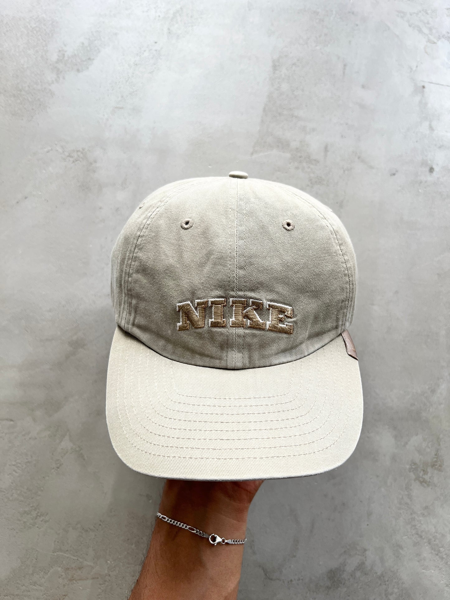 LIGHT BEIGE NIKE CAP - 2000S