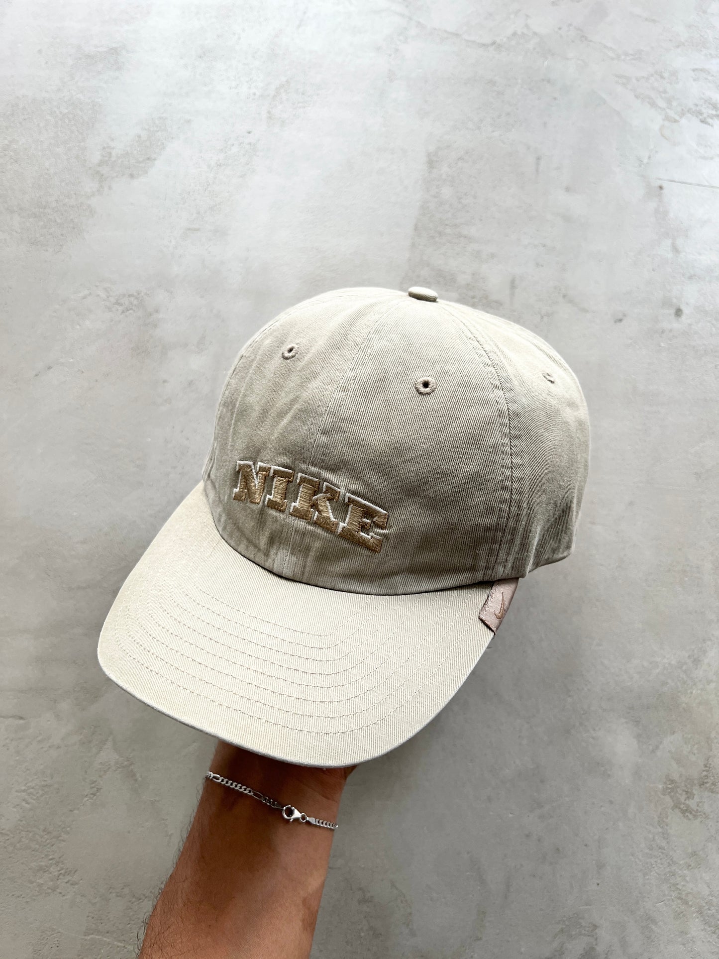 LIGHT BEIGE NIKE CAP - 2000S