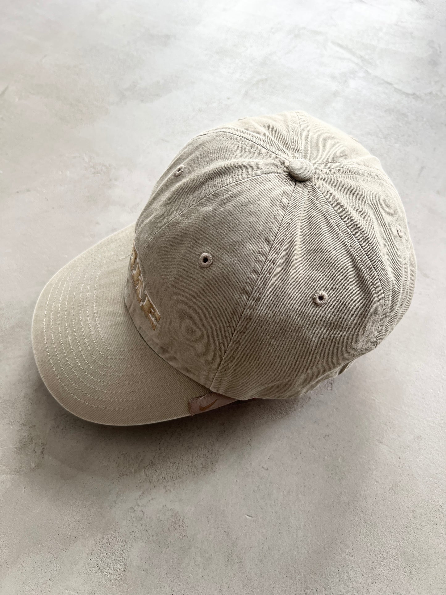 LIGHT BEIGE NIKE CAP - 2000S