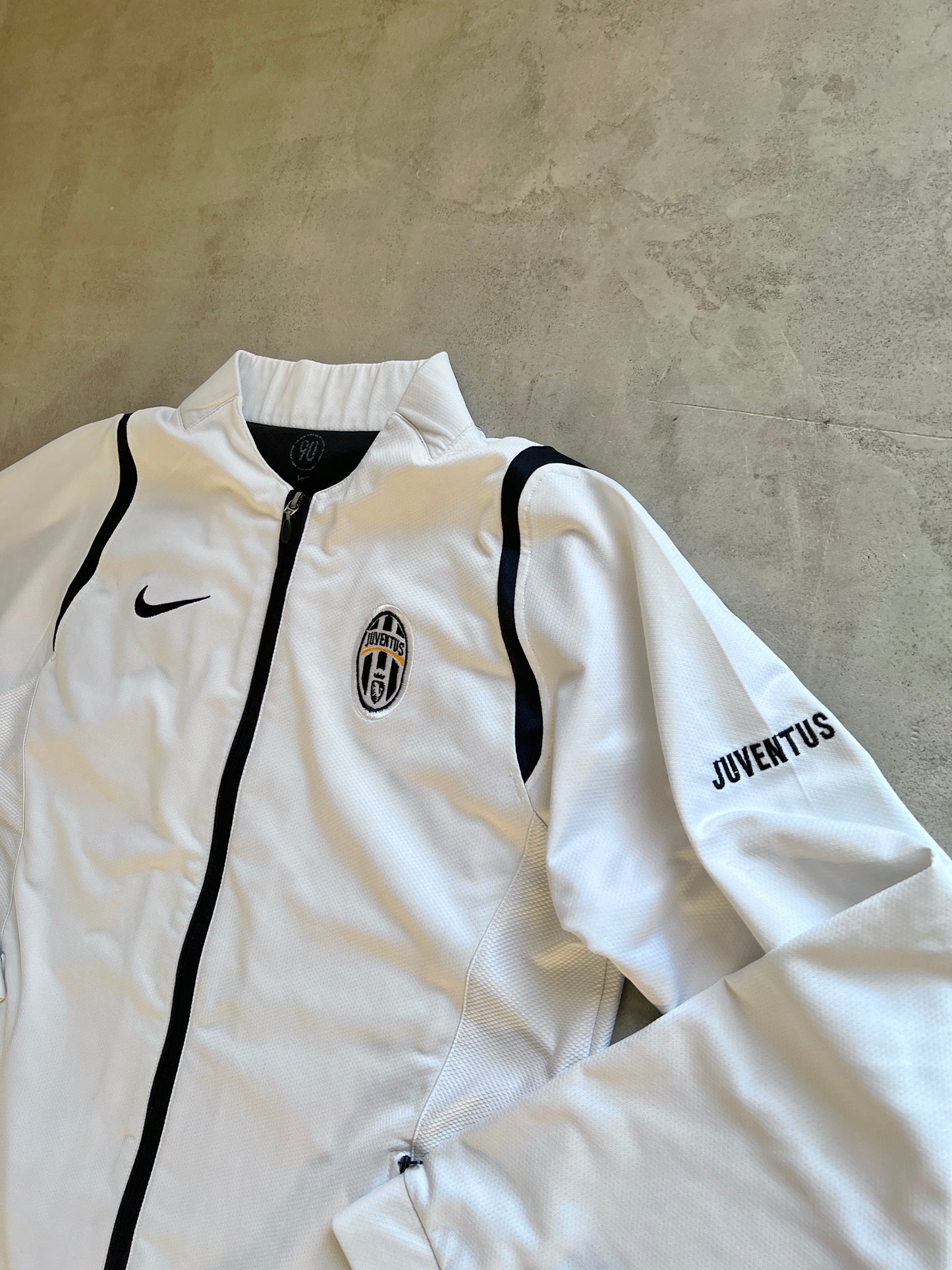 WHITE JUVENTUS FC NIKE TRACK JACKET - 2000S - M