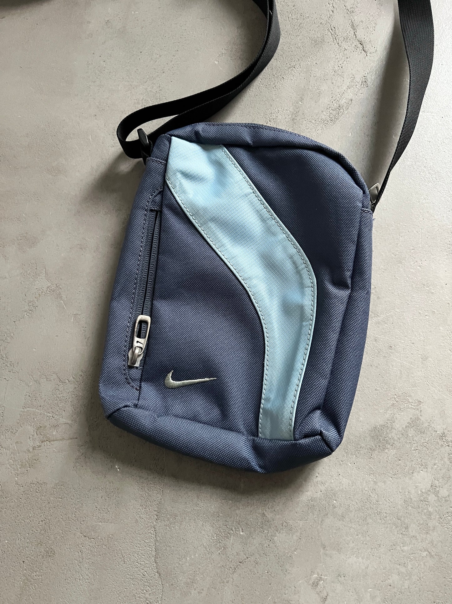 NAVY/BABY BLUE NIKE BAG - 2000S
