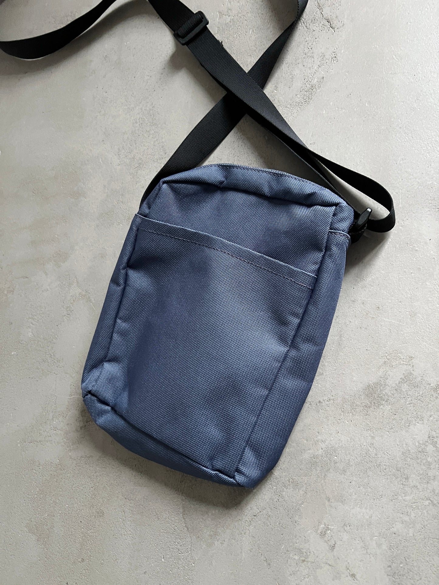 NAVY/BABY BLUE NIKE BAG - 2000S