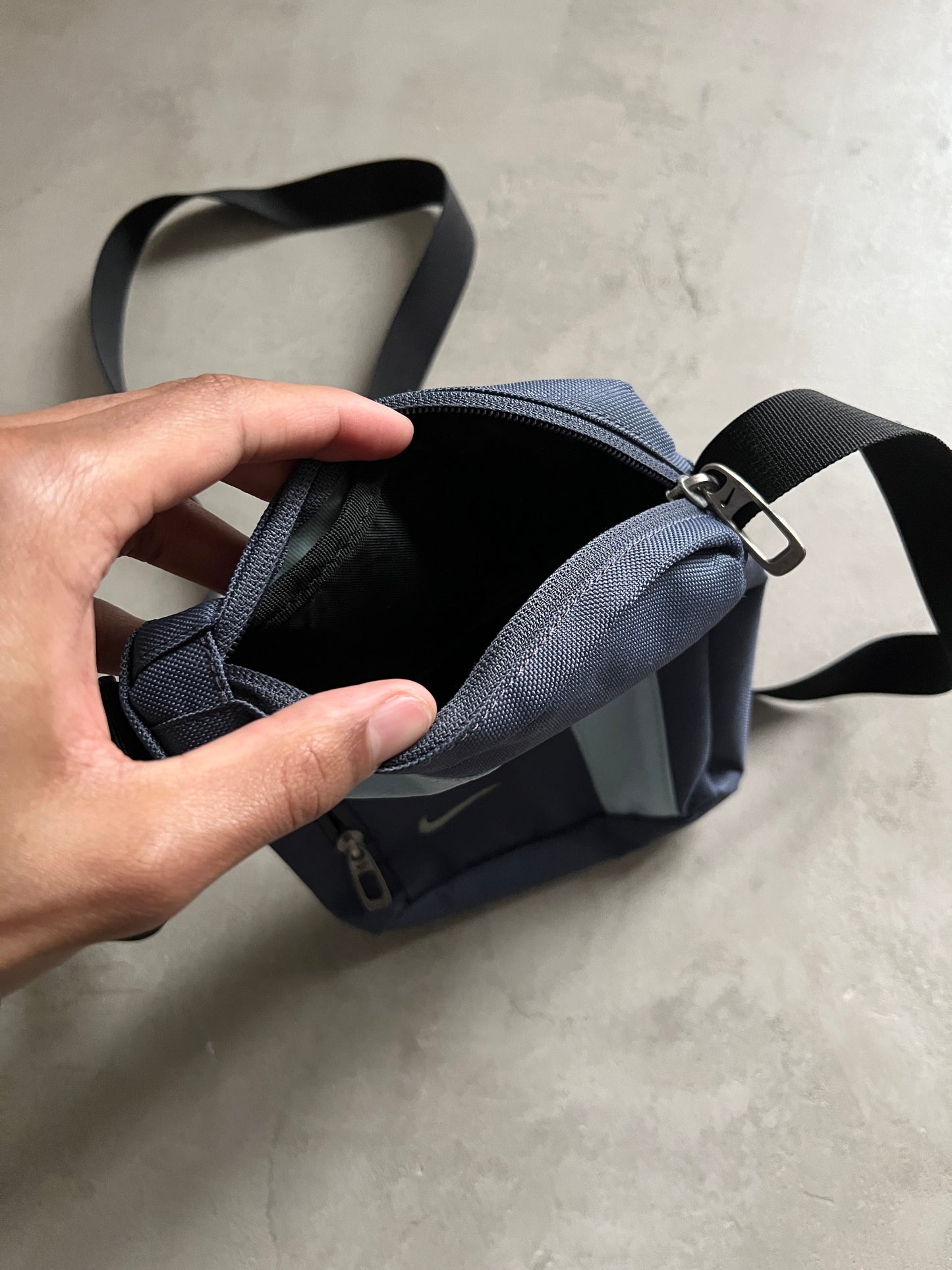 NAVY/BABY BLUE NIKE BAG - 2000S