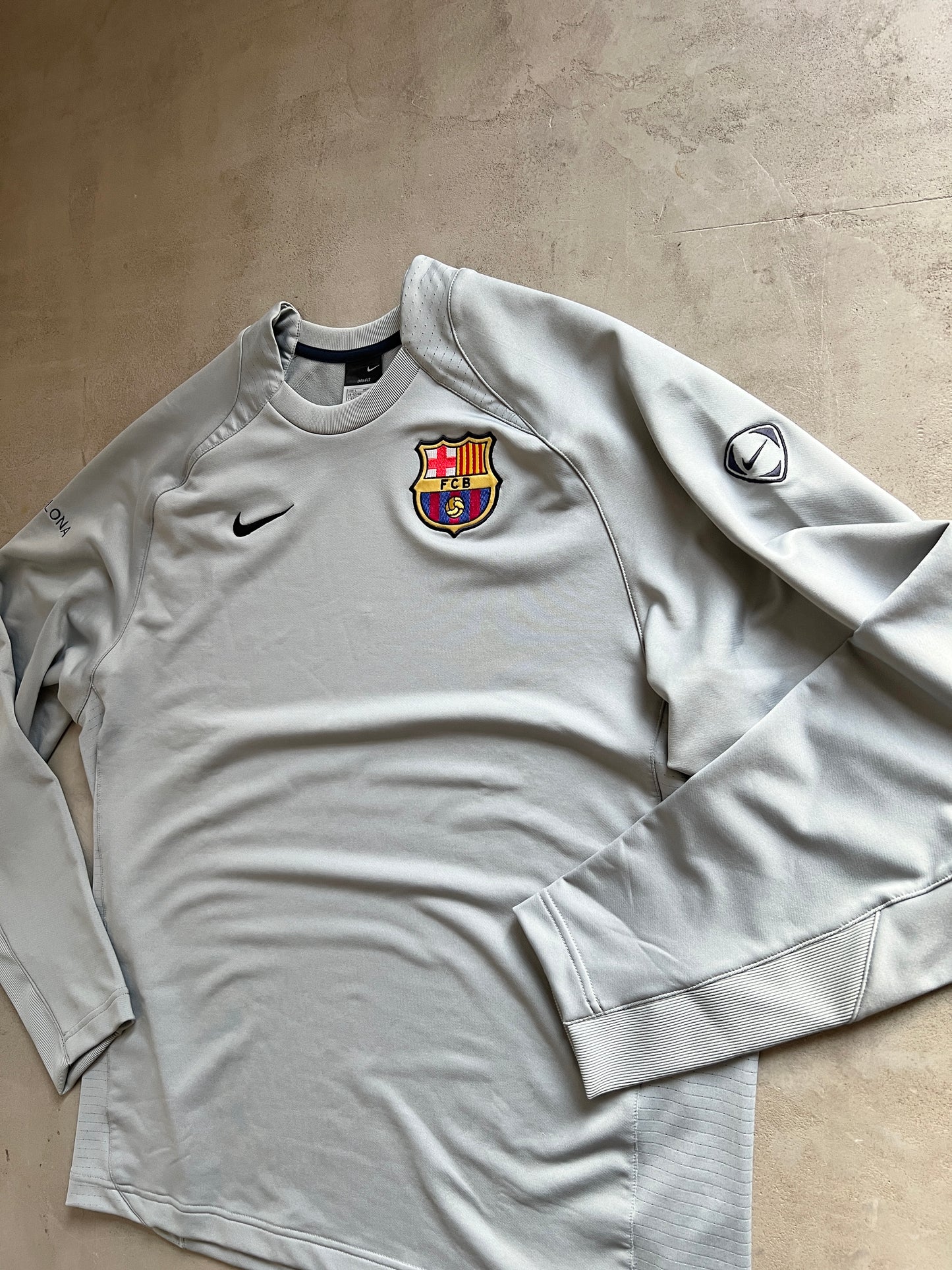GREY FC BARCELONA NIKE SWEATER - 2000S - XL/L