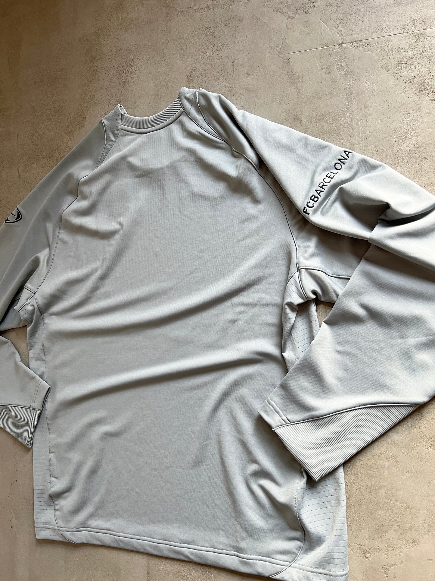 GREY FC BARCELONA NIKE SWEATER - 2000S - XL/L