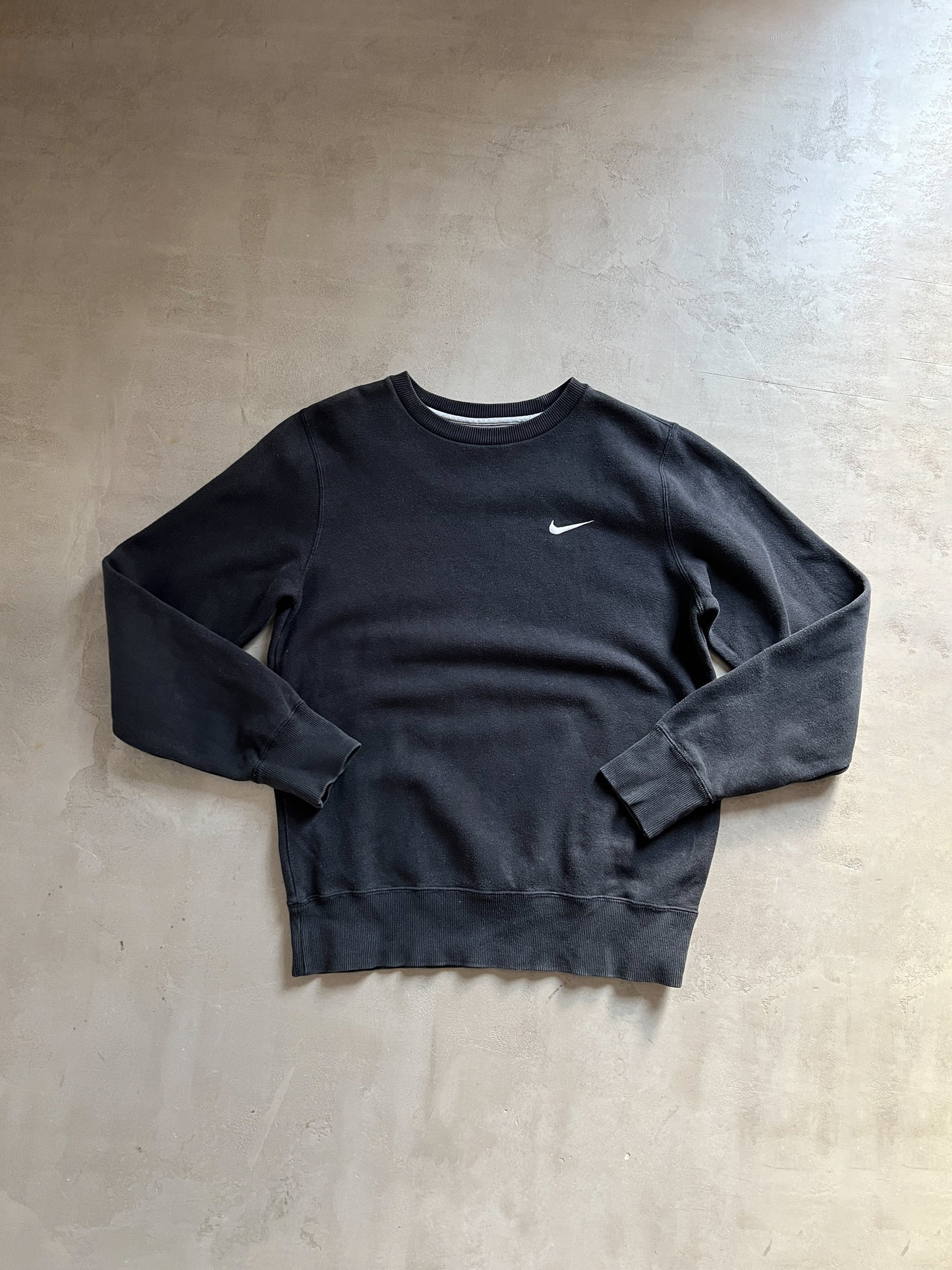 FADED BLACK NIKE SWEATER - 2000S - M/S
