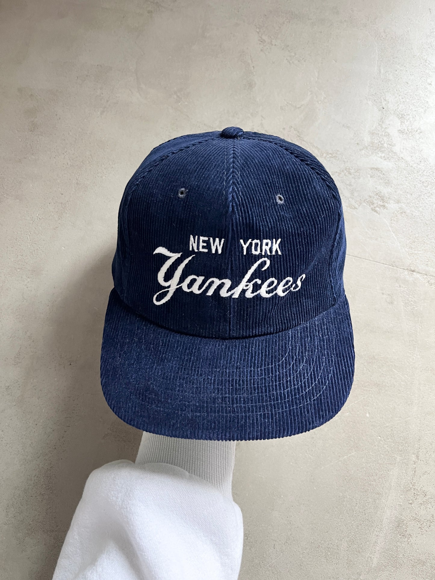NAVY YANKEES CORDUROY CAP - 1990S