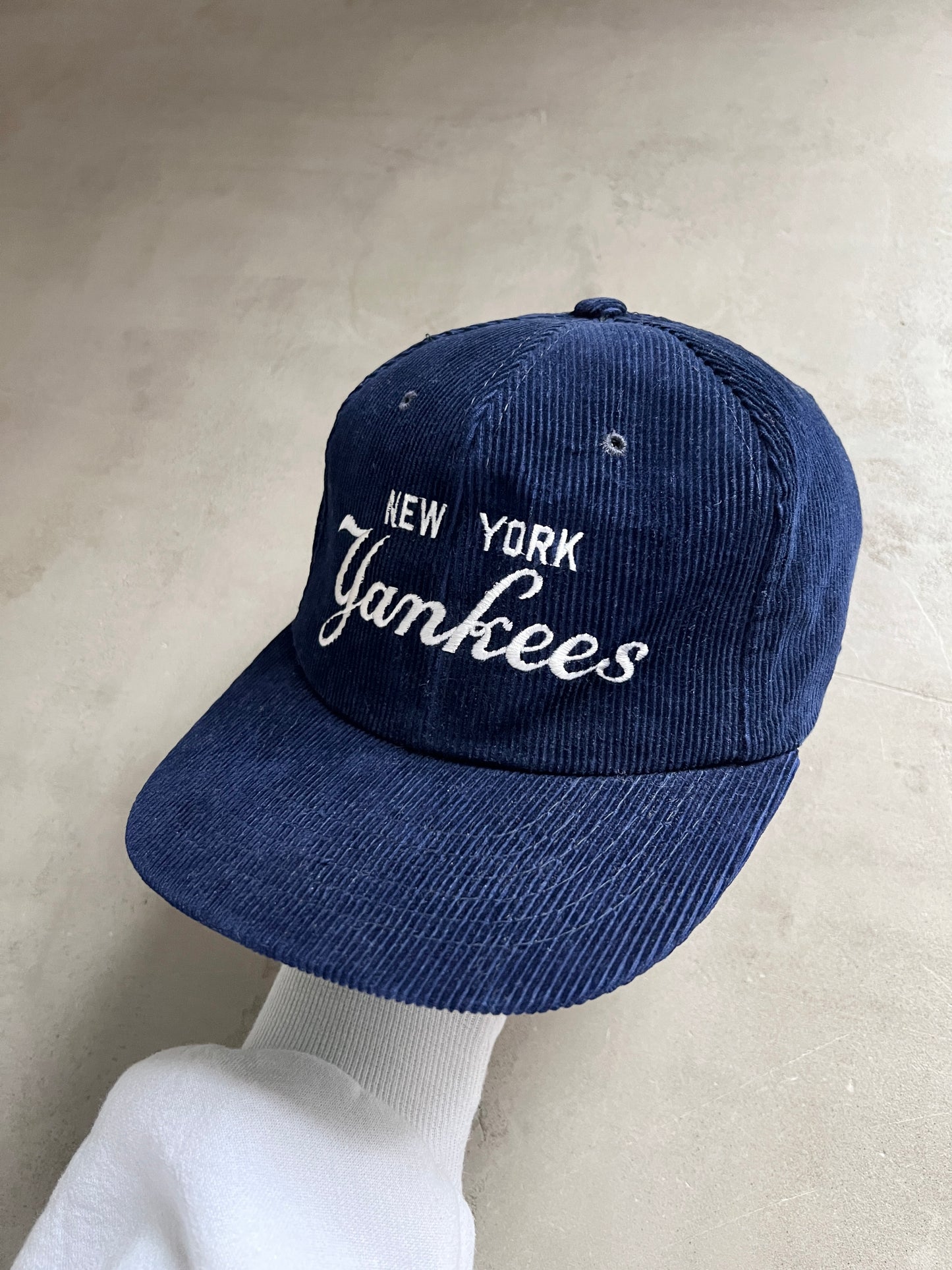 NAVY YANKEES CORDUROY CAP - 1990S