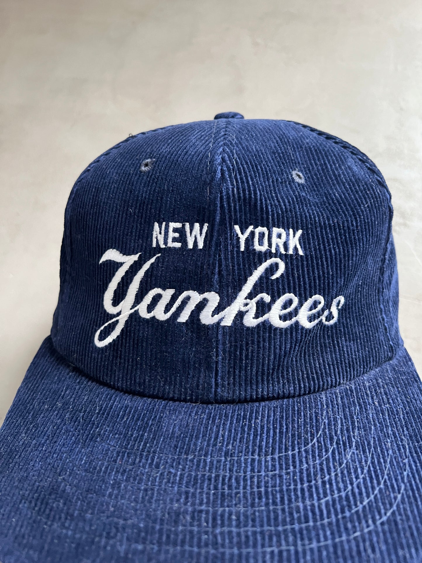 NAVY YANKEES CORDUROY CAP - 1990S