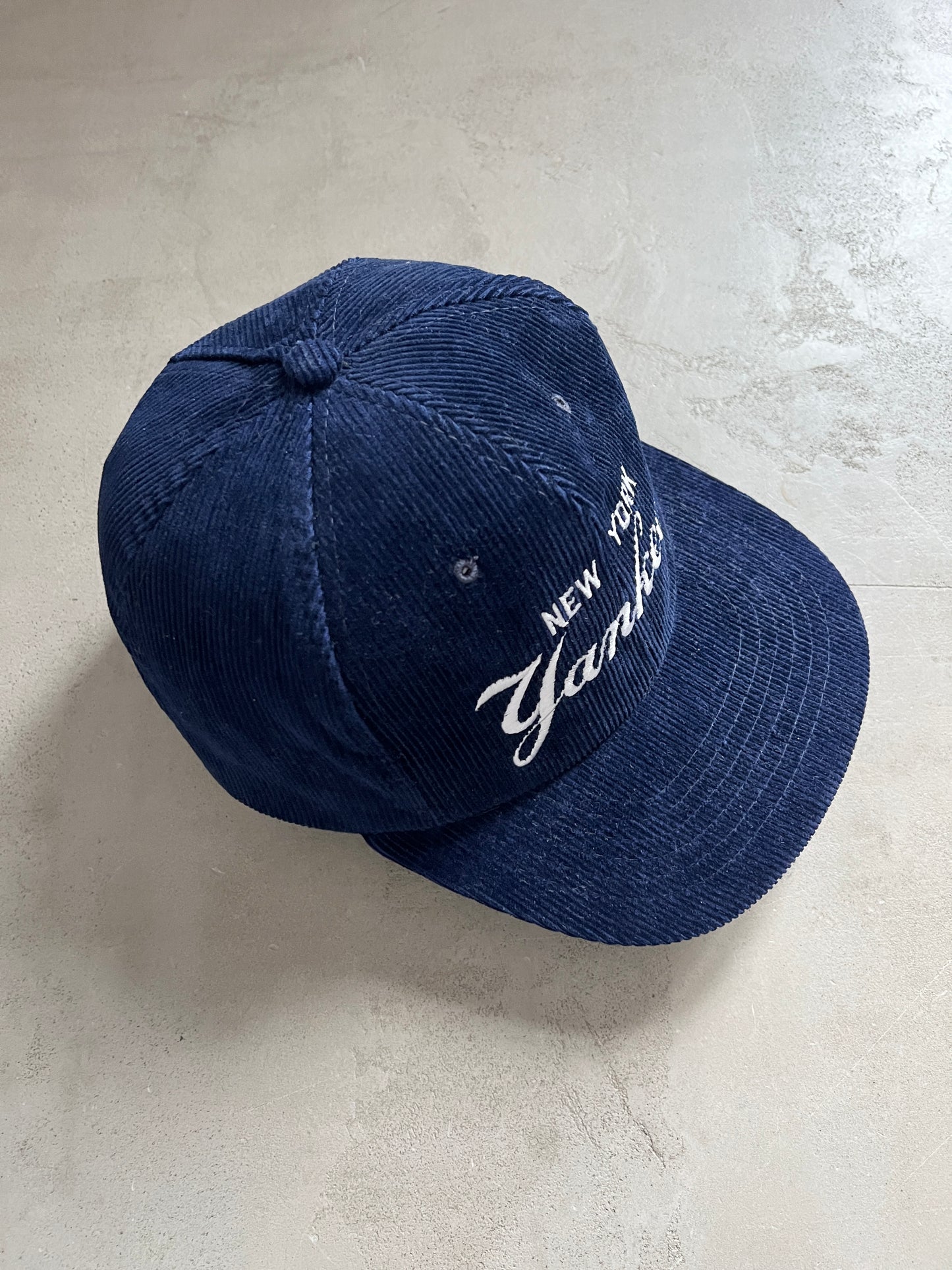 NAVY YANKEES CORDUROY CAP - 1990S