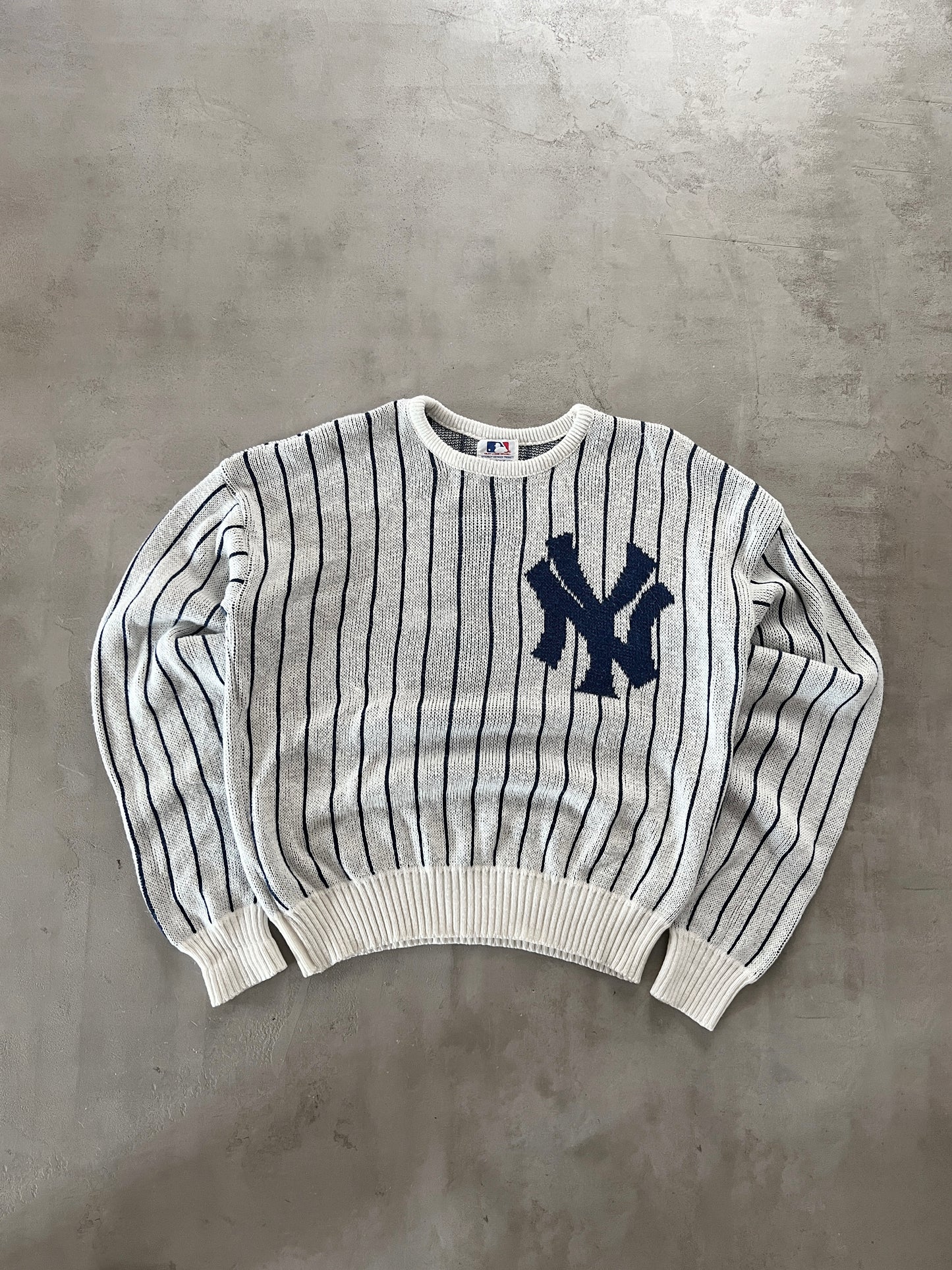 WHITE/NAVY YANKEES KNIT SWEATER - 1980S - M/S