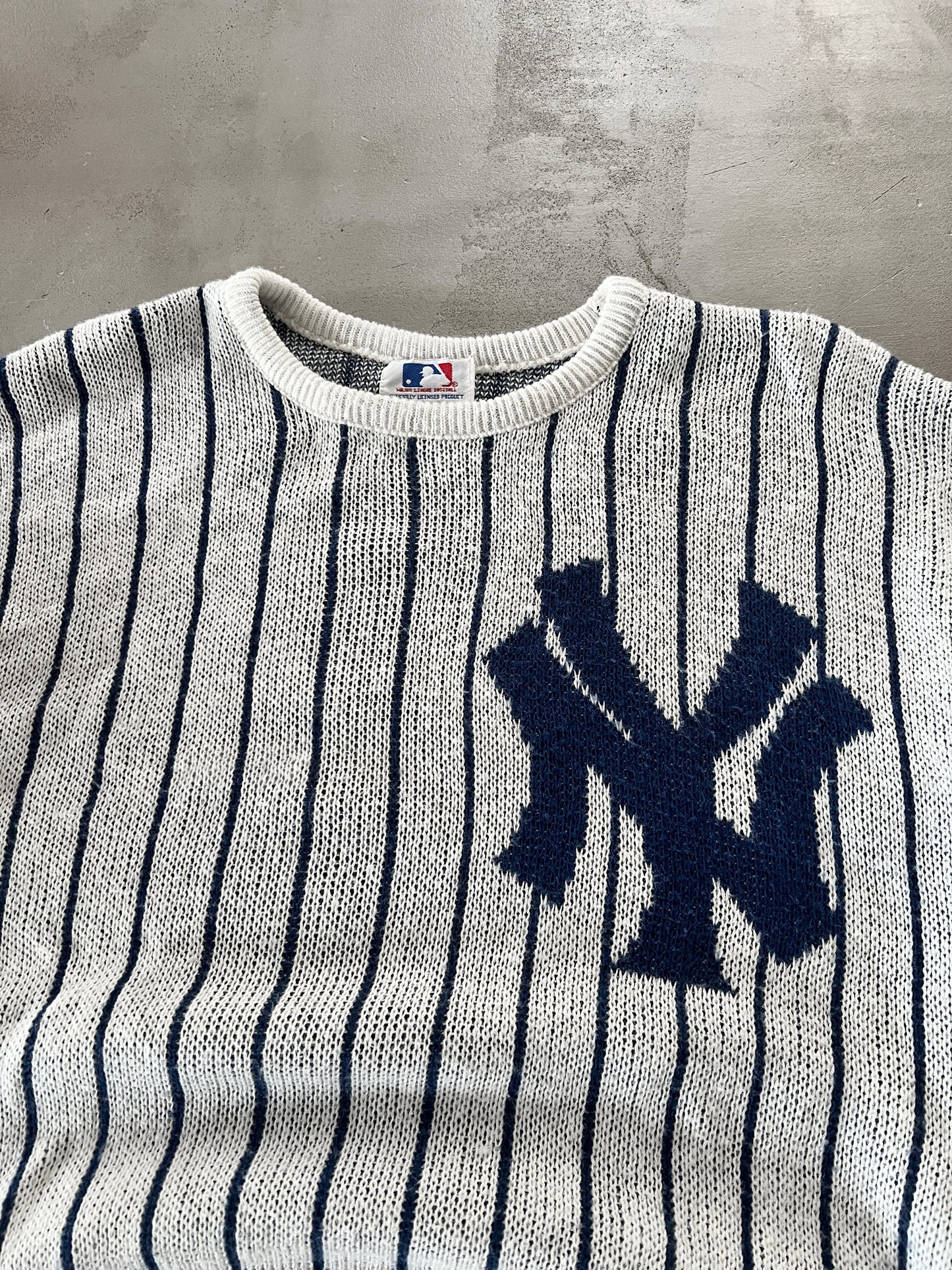 WHITE/NAVY YANKEES KNIT SWEATER - 1980S - M/S