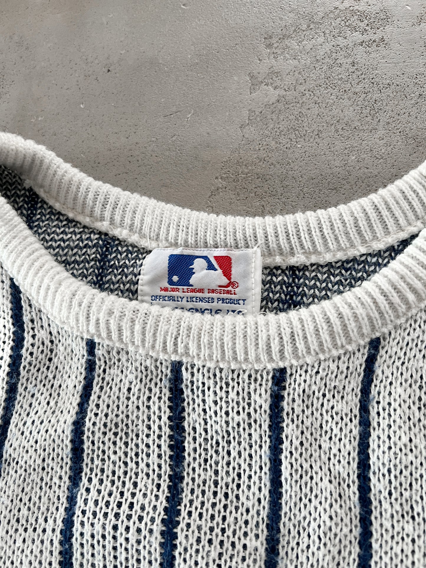 WHITE/NAVY YANKEES KNIT SWEATER - 1980S - M/S