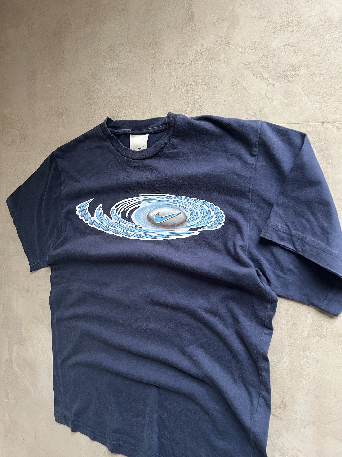NAVY/BABY BLUE NIKE TEE - 1990S - M/L