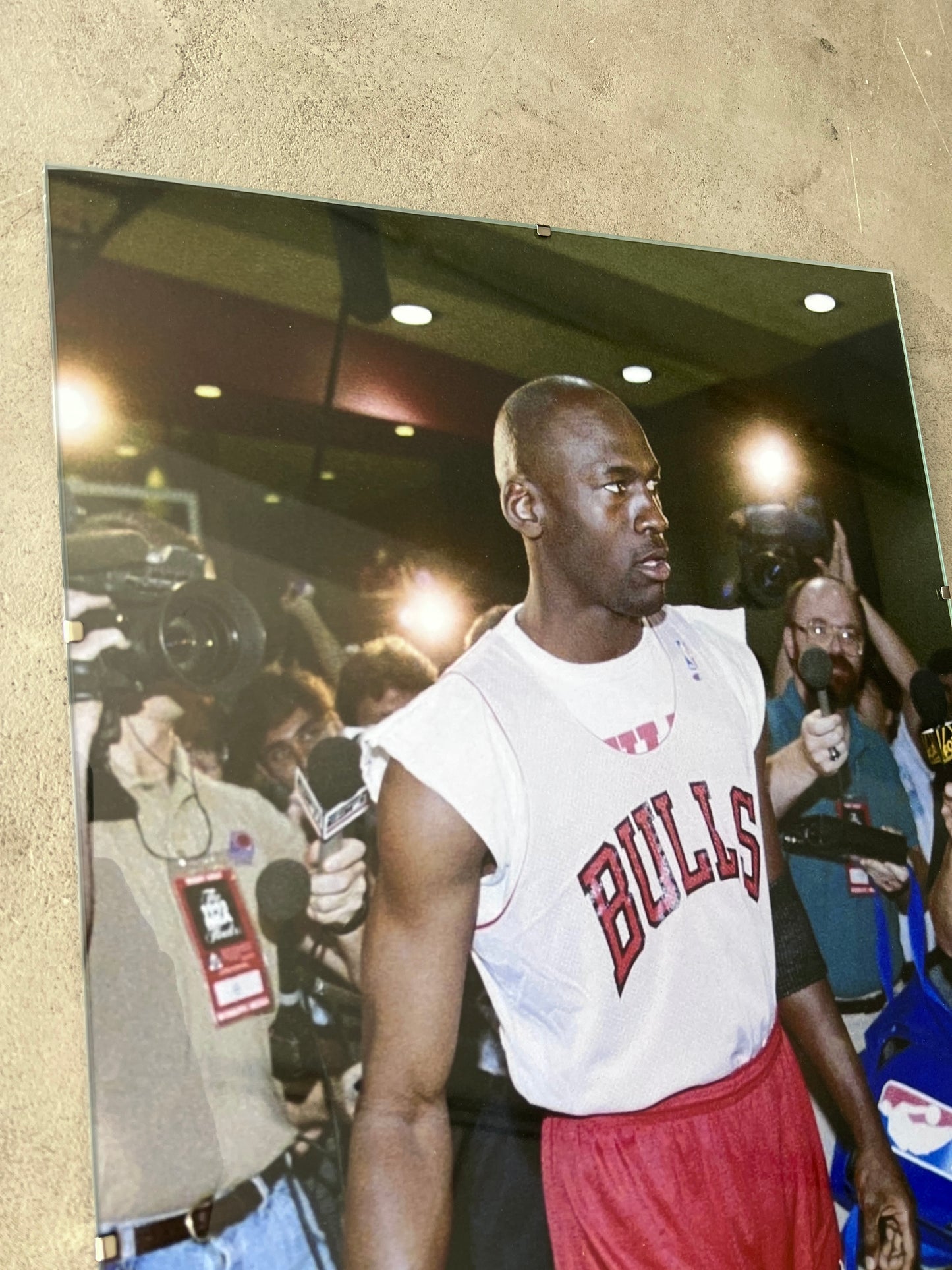 MICHAEL JORDAN BULLS GLASS PRINT
